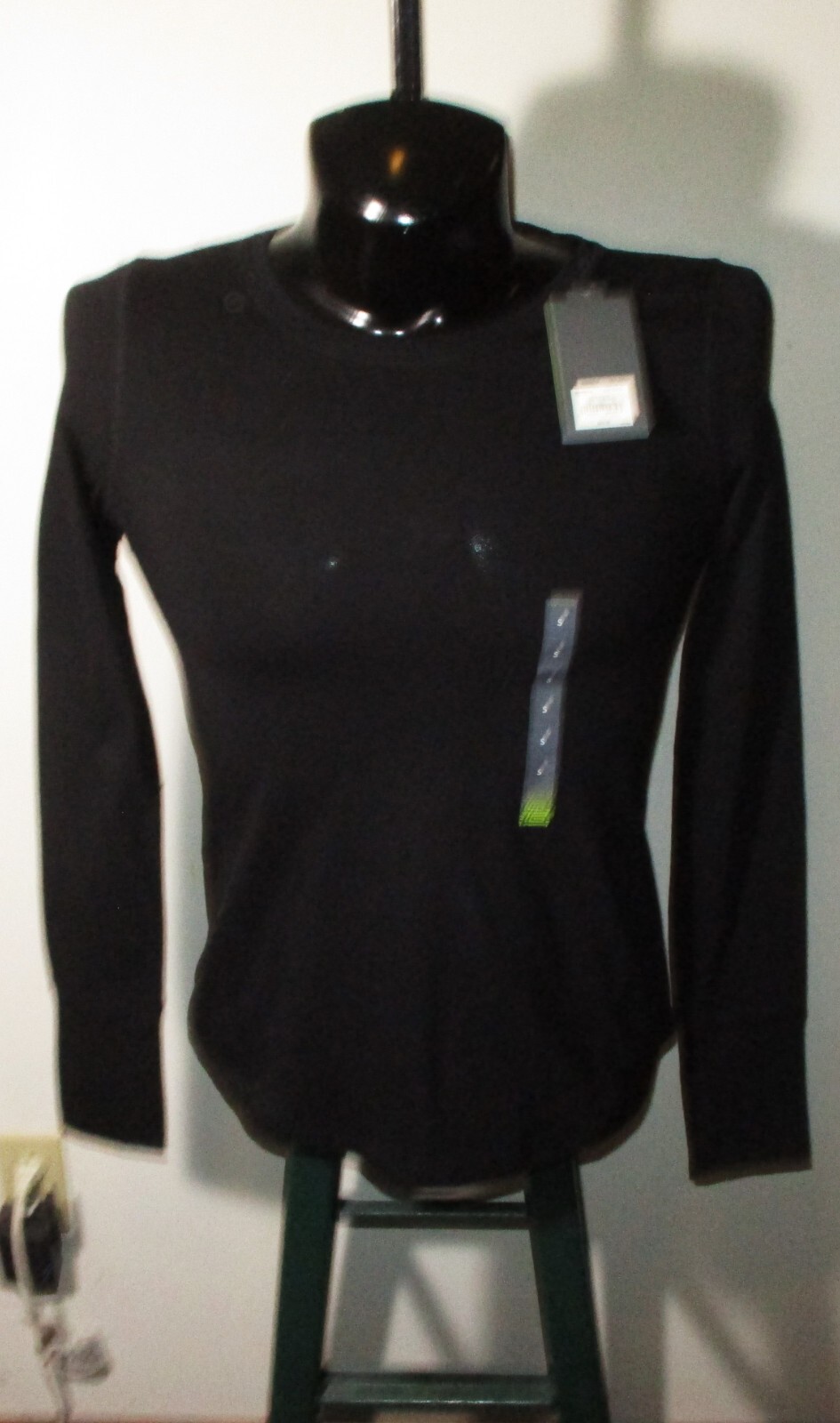 TEK GEAR Black Long Sleeve "DryTek" T-Shirt Size S NWT gallery
