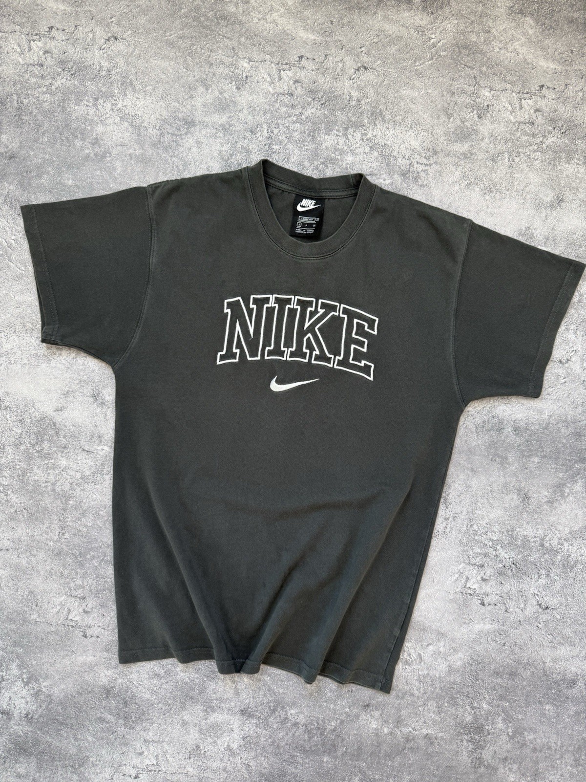 VTG 90s Nike Center Logo T-Shirt Big Logo Swoosh Embroidered Gray Tee Y2K Size S gallery