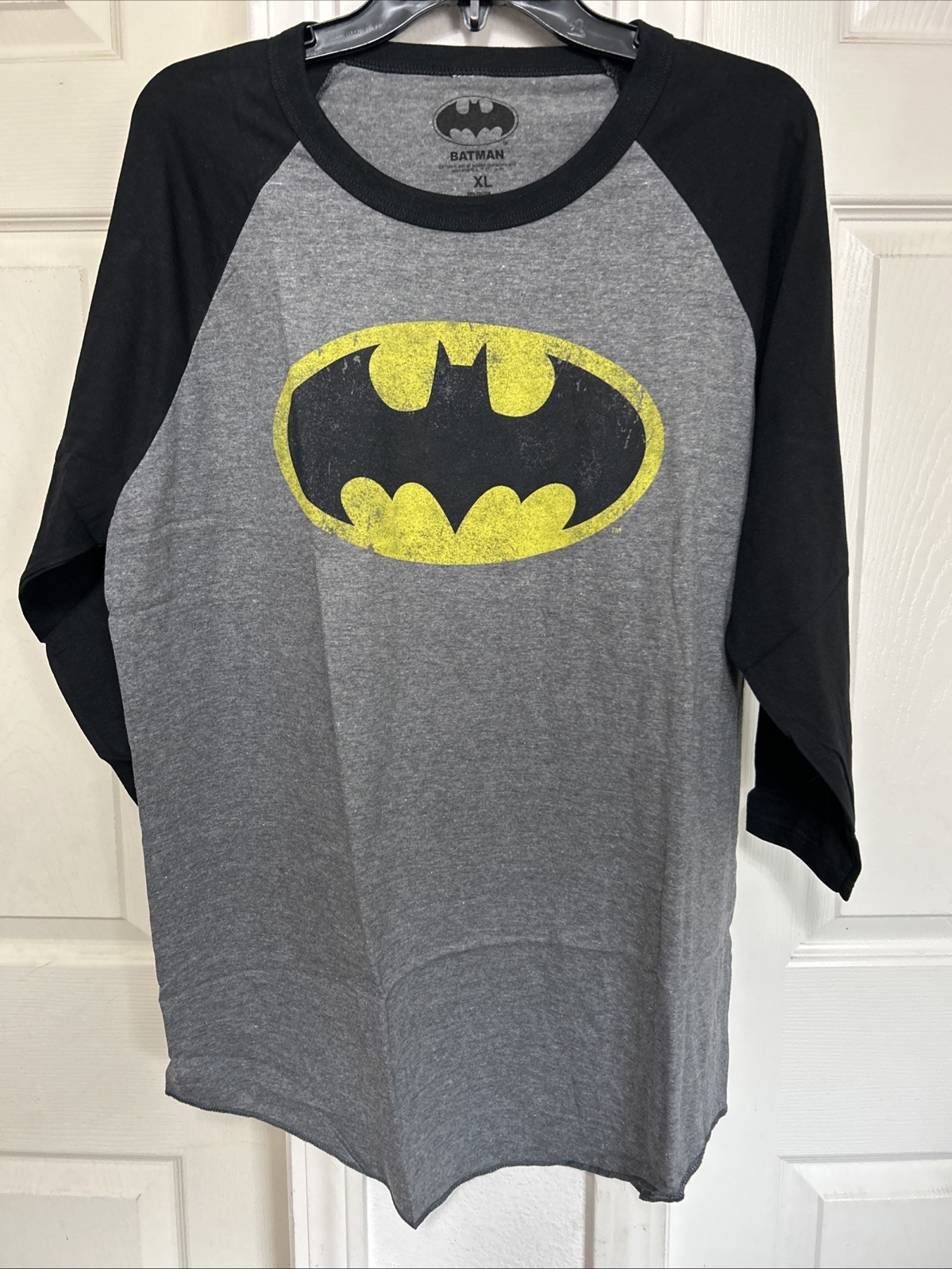 Batman 2-Tone Mens Heather Gray And Black 3/4 Sleeve Raglan Shirt NWT XL gallery