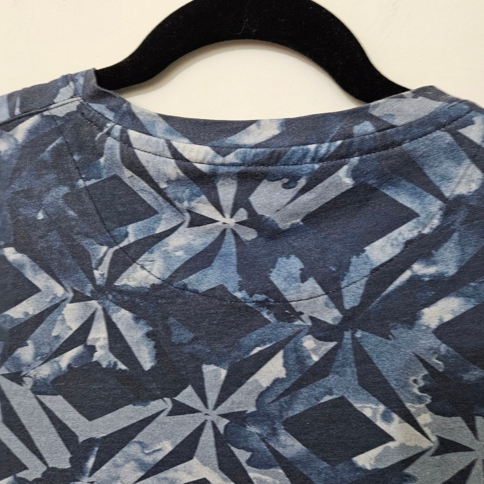 Ted Baker London Mens Blue Geometric Print Short Sleeve T Shirt Large Tee gallery