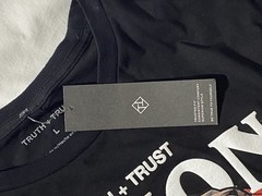 Truth + Trust Graphic Tee Shirt Medium VISION “Be True To Yourself – Size = Med.