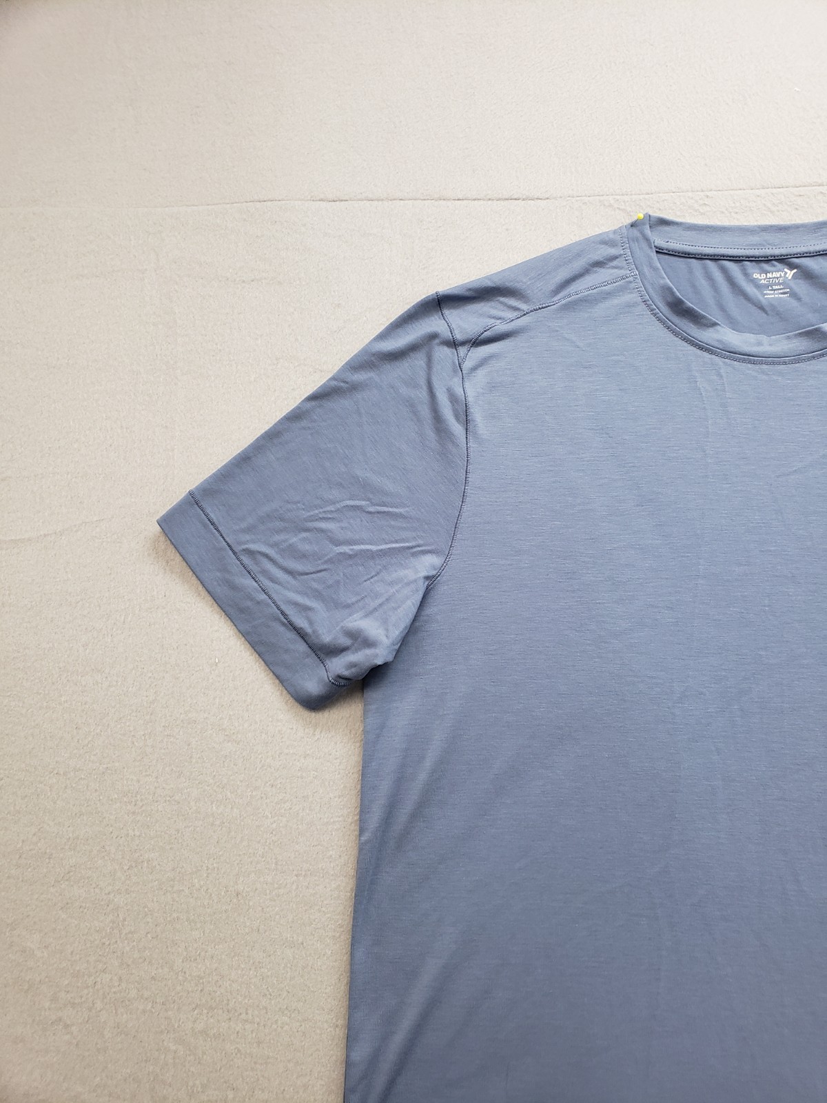 Old Navy Active Men Shirt L Light Blue Crew Neck Flat Front Pullover Casual Tee gallery