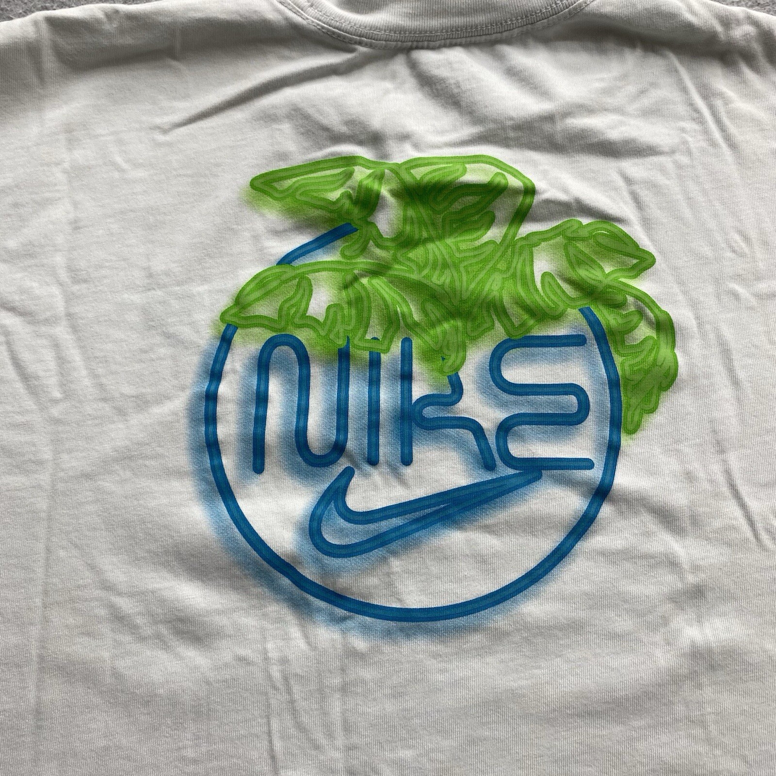 Nike Basketball Miami Exploration T-Shirt White Neon Blue Embroidered Mens M gallery