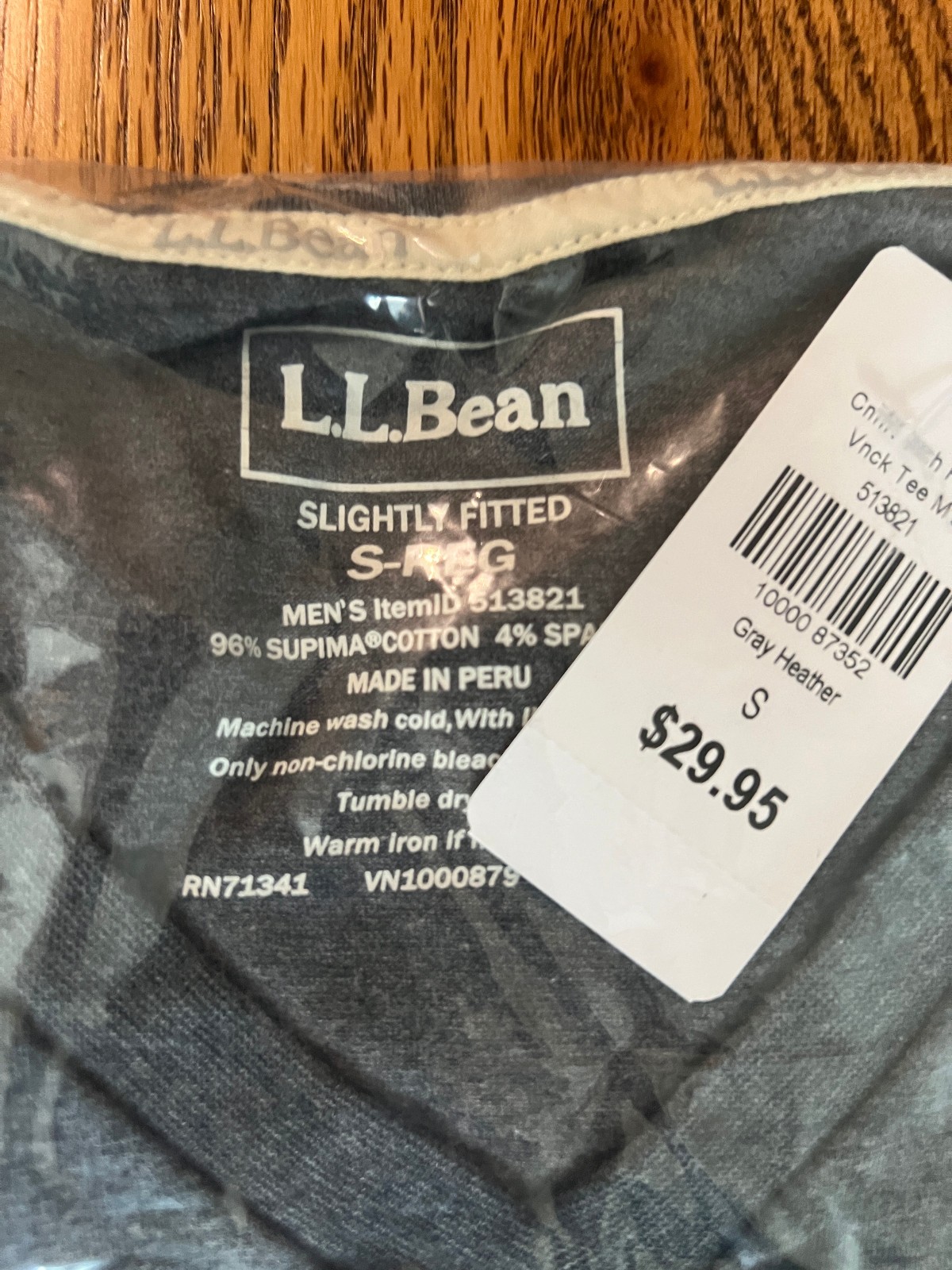 5 pack Small Men's V-Neck T-Shirts - 3 x LL Bean, 1x Jcrew, 1x Gap gallery