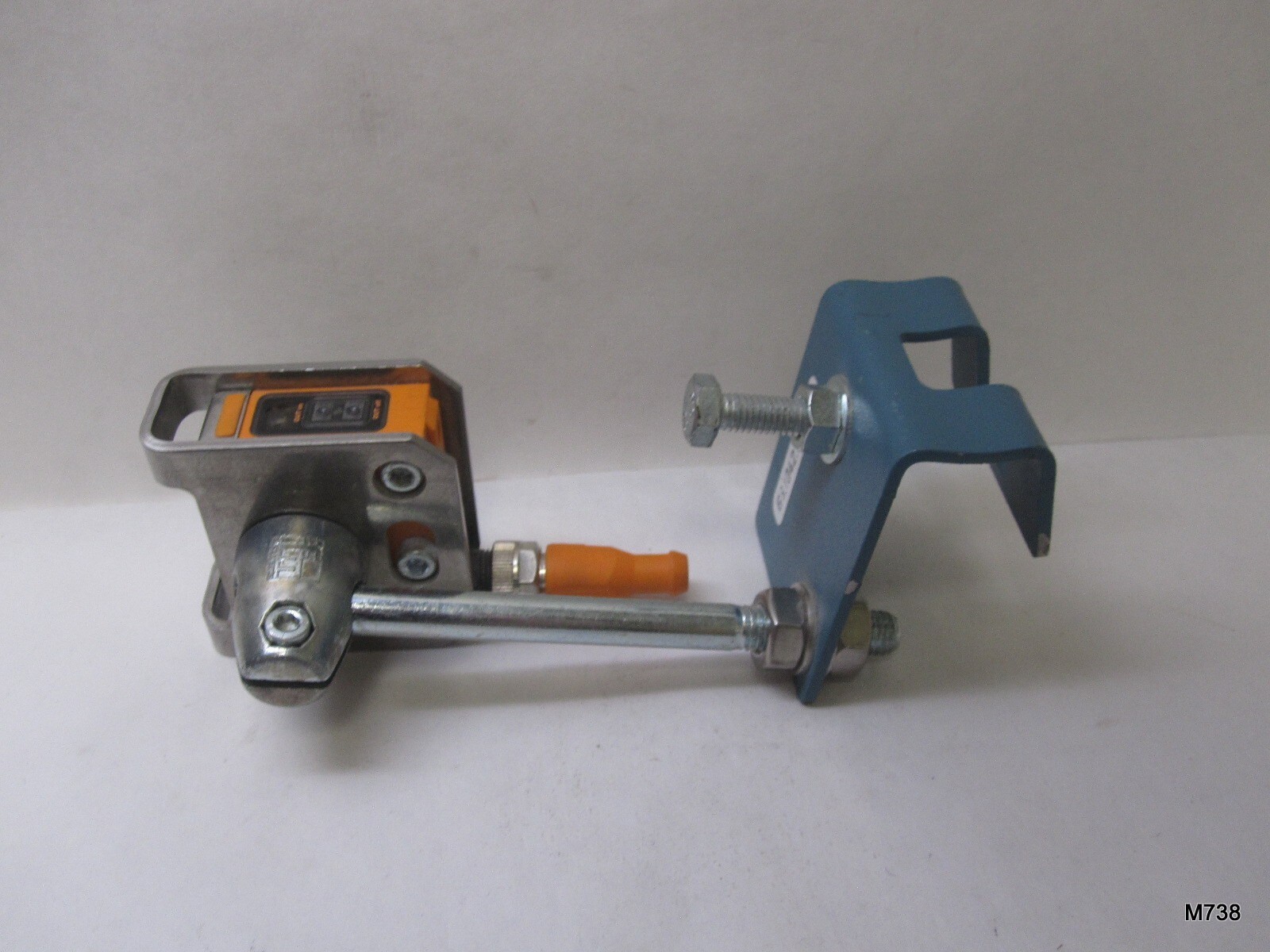 USED Effector O5H-FPKG/US O5H500 Diffuse Reflection Sensor with Mount