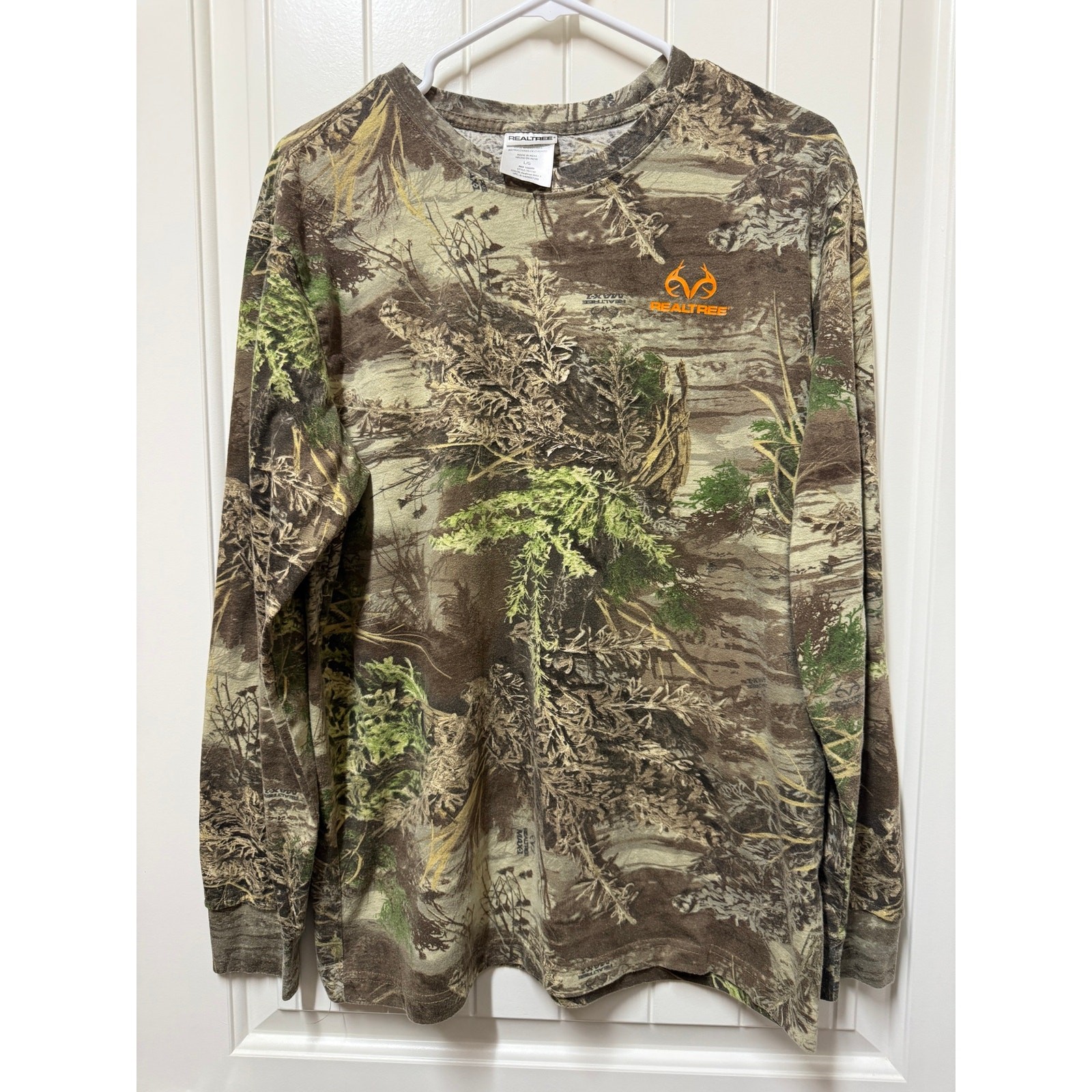 REALTREE Camo Long Sleeve Shirt with orange logo Mens size Large