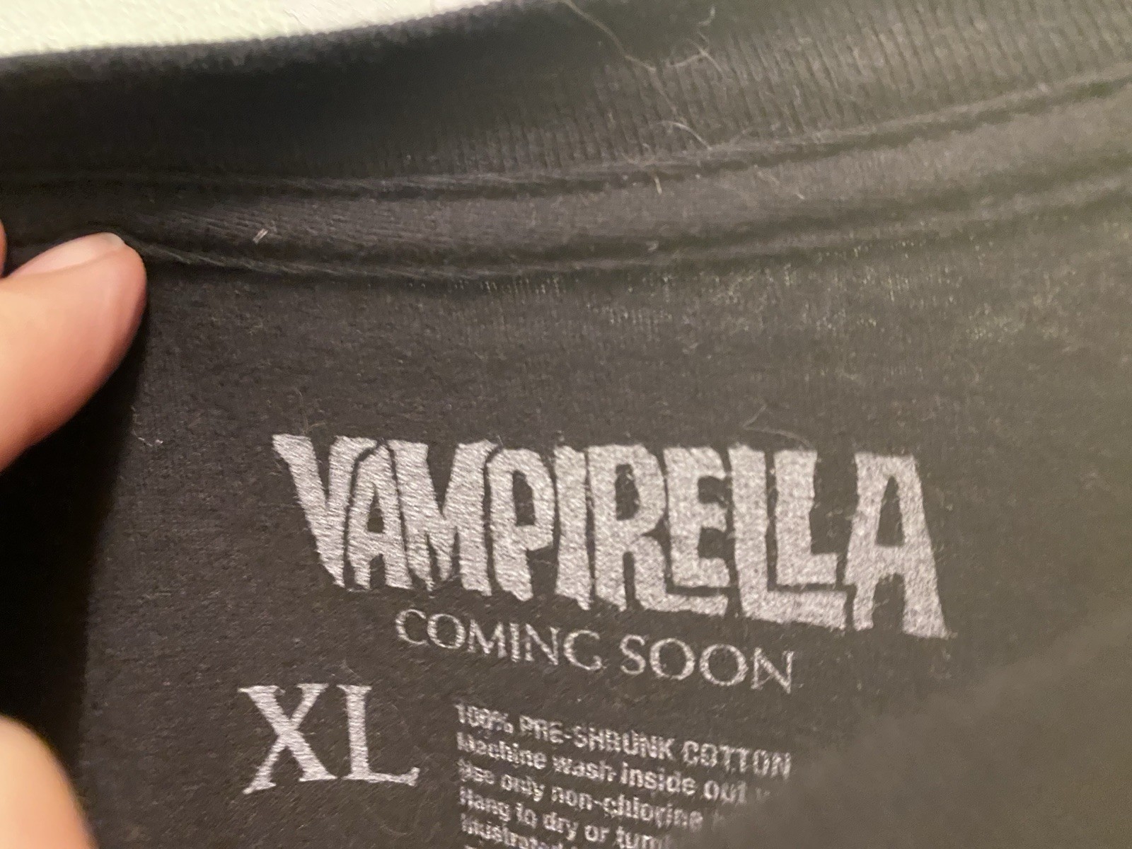 Vampirella Fright Rags Shirt XL Warren Harris Comic Dynamite Entertainment OOP gallery