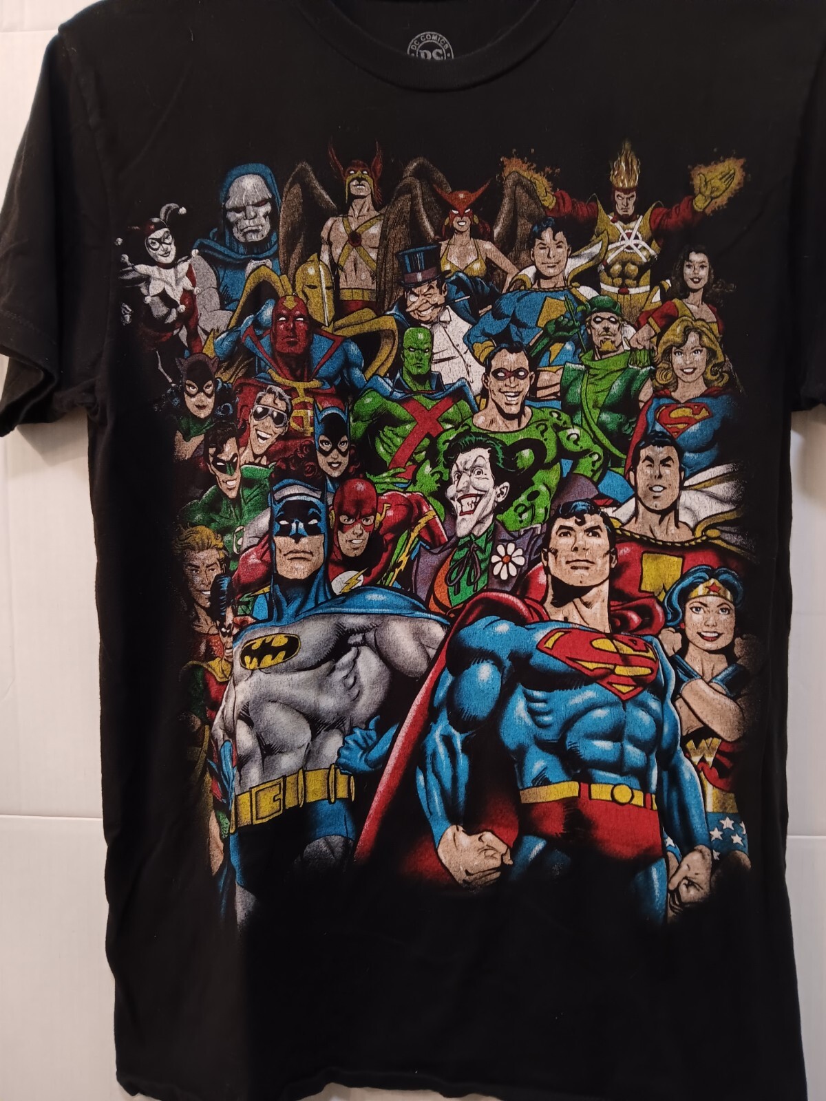 DC COMICS HEROES & VILLAINS T-SHIRT SIZE MEDIUM gallery