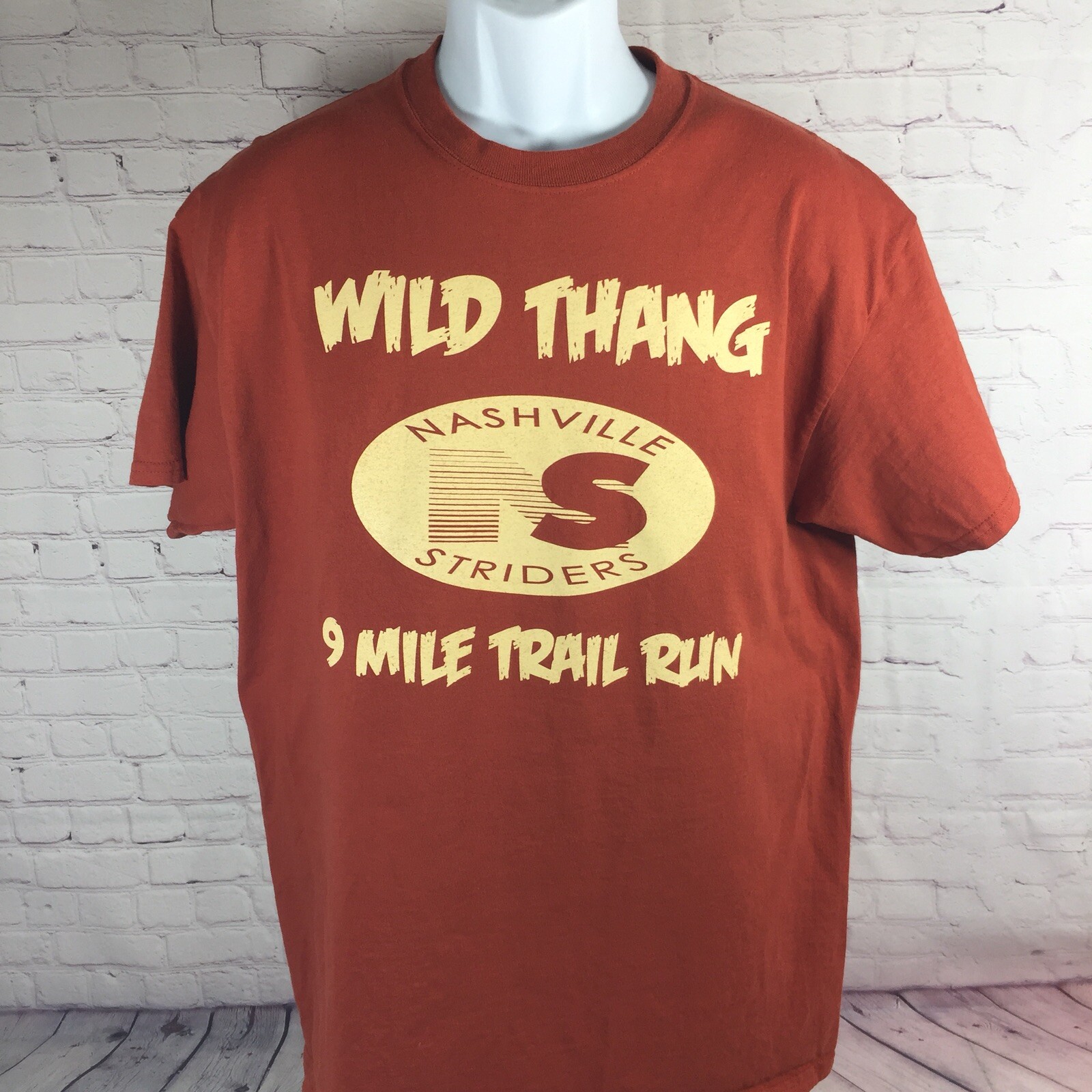 Wild Thang 9 Mile Trail Run Nashville Striders Shirt Adult Large Burnt Orange SS gallery