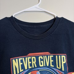 Galaxy Quest Never Give Up Never Surrender T-Shirt No Size Tag 40” Chest *READ*