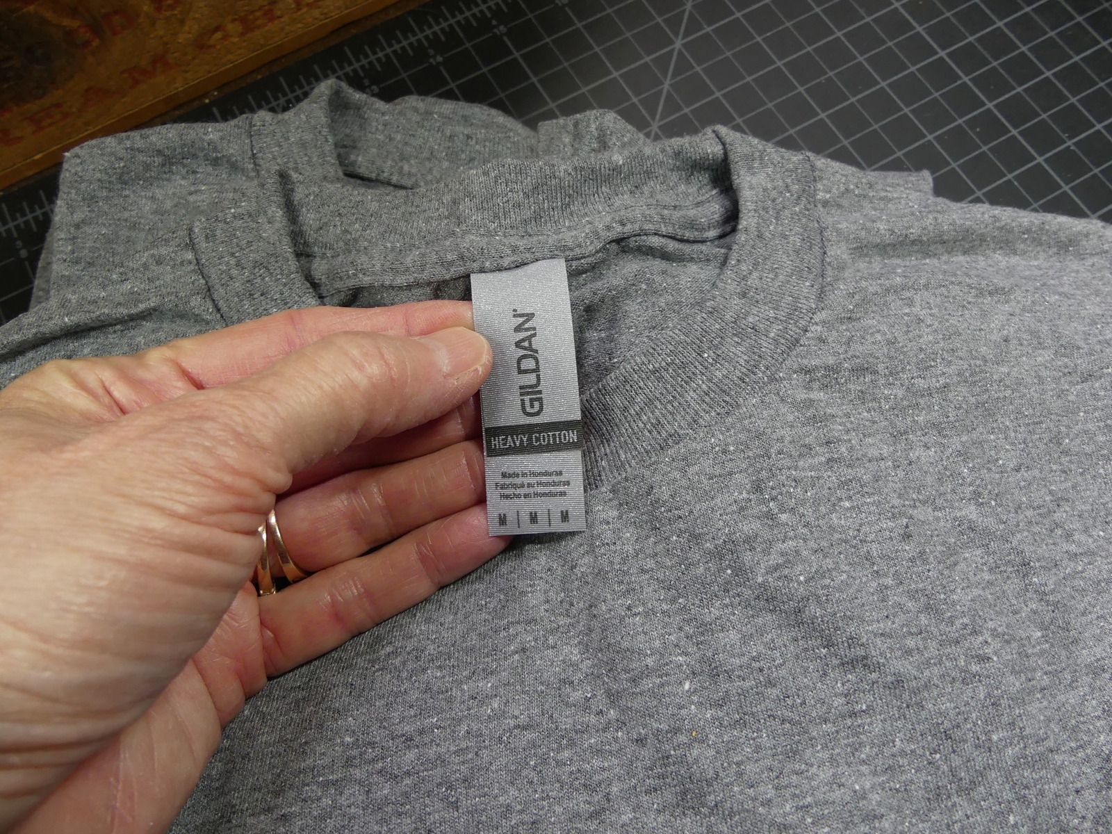 Gildan G500 Unisex Adult Heavy Cotton T-shirt Heather Gray Blank Lot of 5 Size M gallery