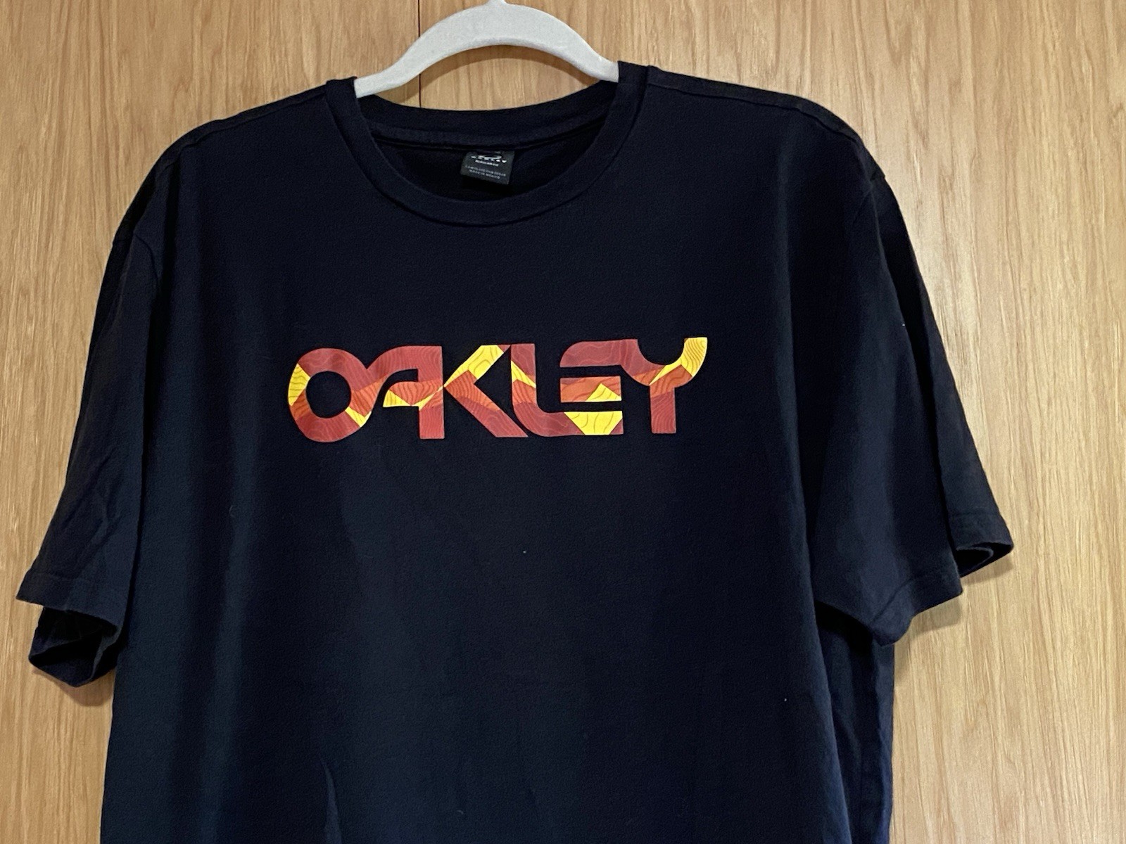 OAKLEY Men's Black w/Yellow Orange & Red Graphic Logo Short Sleeve T Shirt 2XL gallery