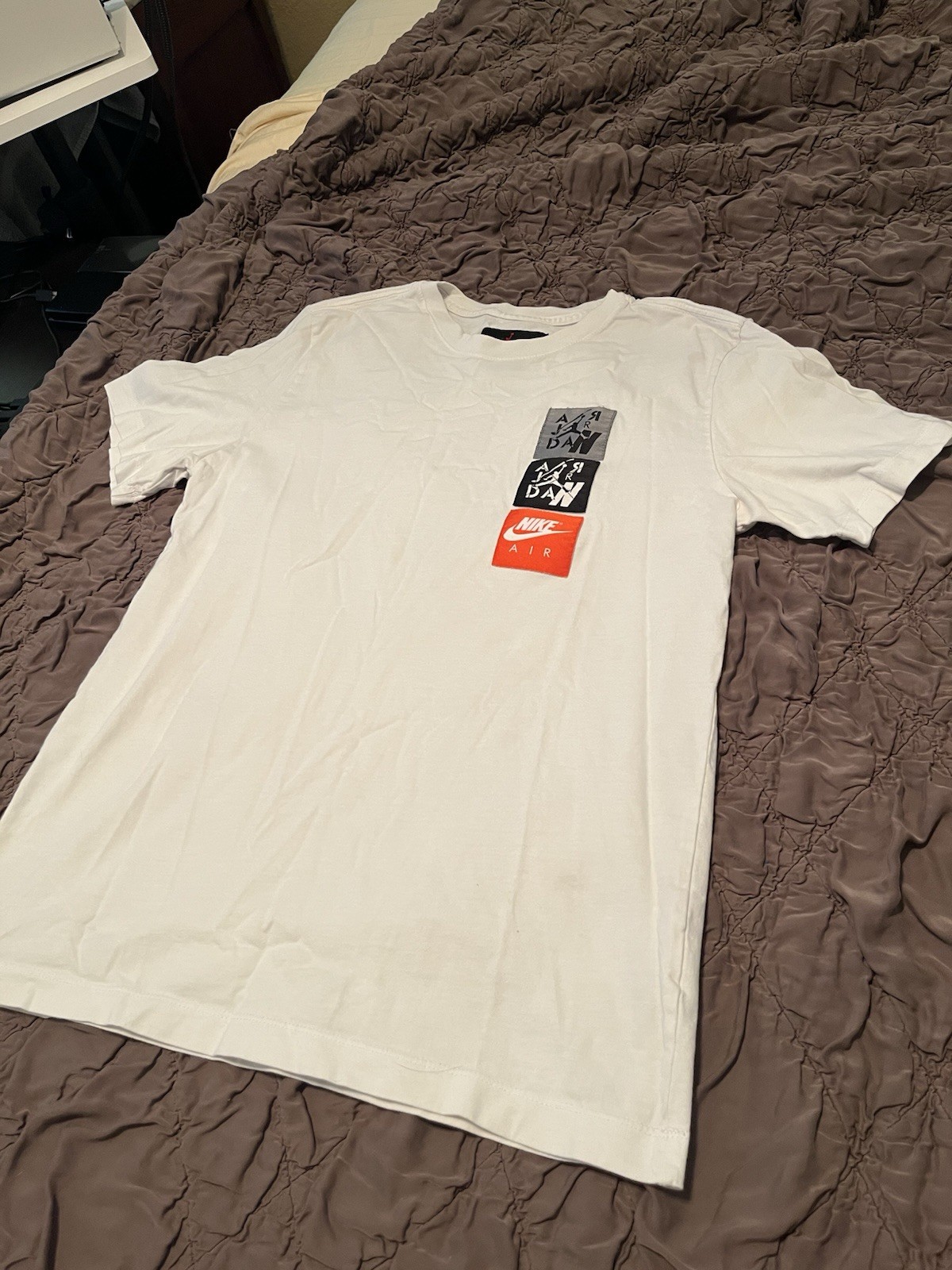 Nike Air Jordan Stylish White T-Shirt In Size Small With Nike Jordan Patches gallery