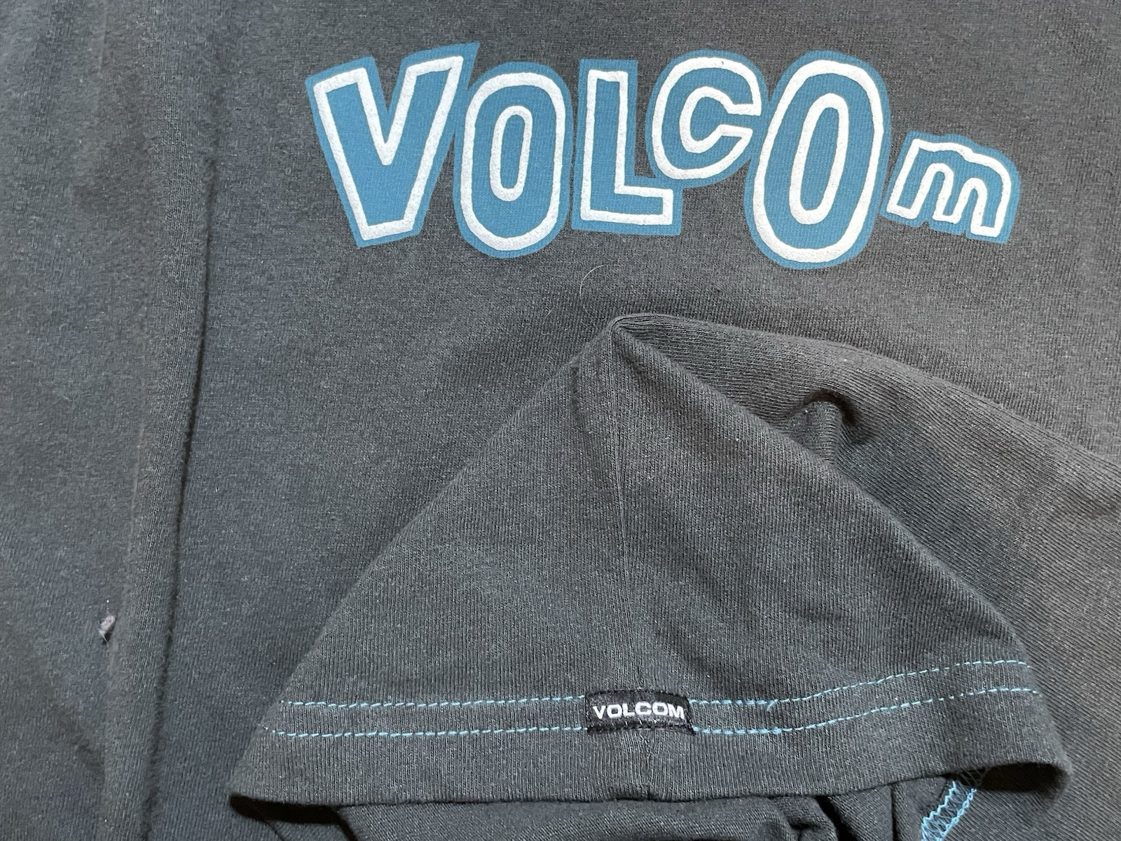 VOLCOM* NWT* Dark Gray ‘True To This’ Men’s Tee Size Small gallery