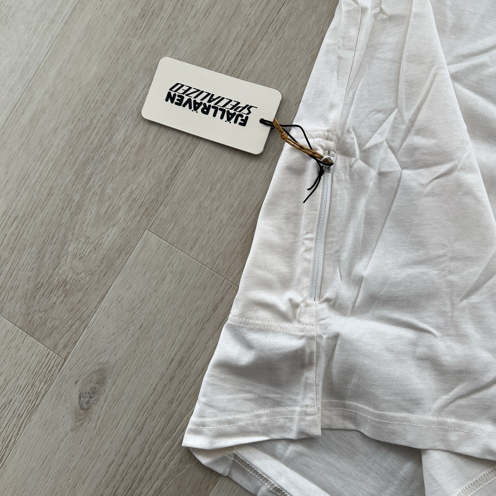 Fjallraven X Specialized Eggshell Off White Pocket T-Shirt Men’s XS Zip Pocket gallery