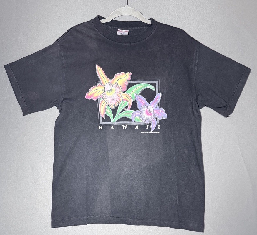 Vintage 90s Hawaii Orchid Floral Graphic T-Shirt Black – Softee TeeJays – Sz L