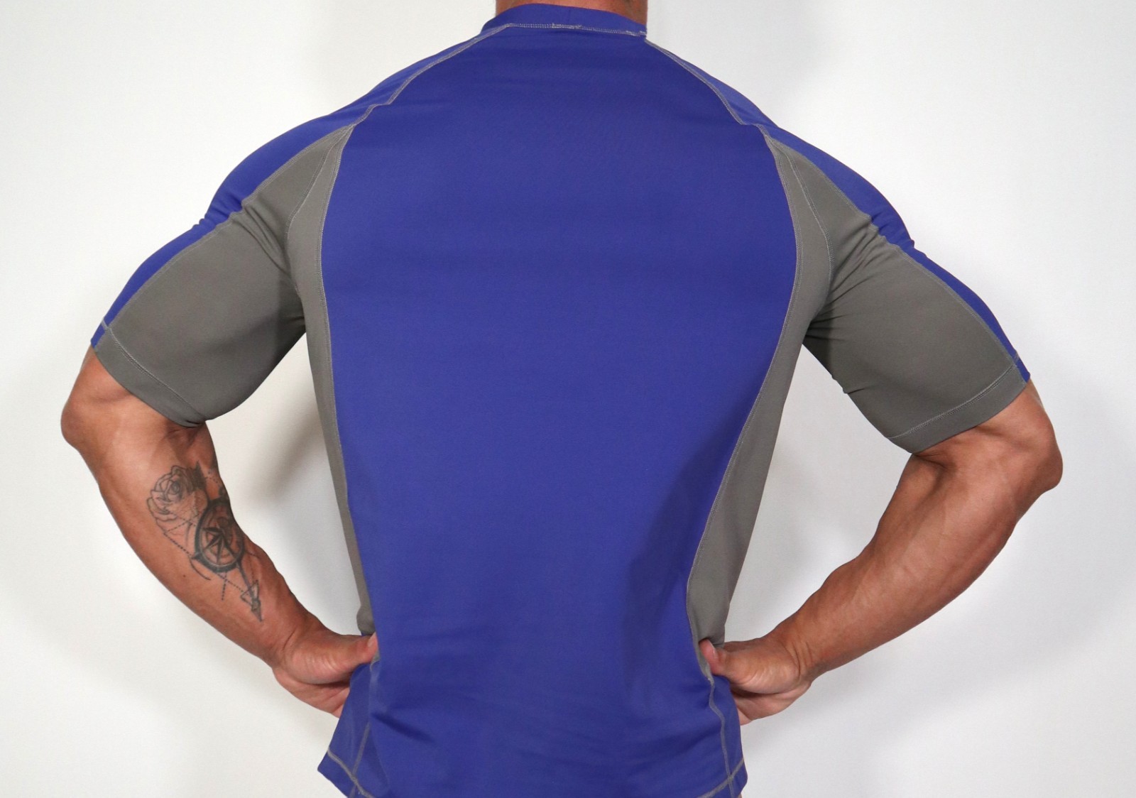 MEN'S BLUE NYLON SHORT SLEEVE SHIRT SIZE L 42-44 gallery