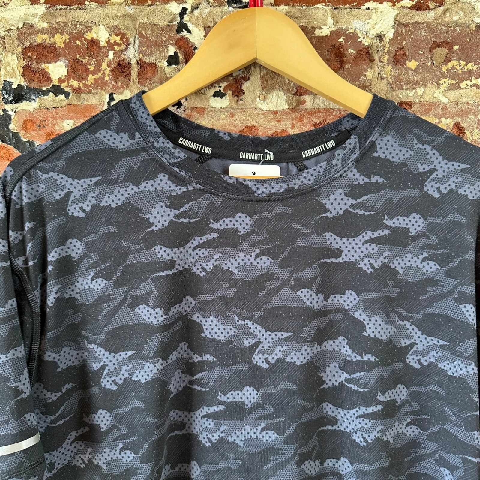 Carhartt LWD BLK Camo Short Sleeve T-Shirt Black Mens Large Logo Relaxed gallery