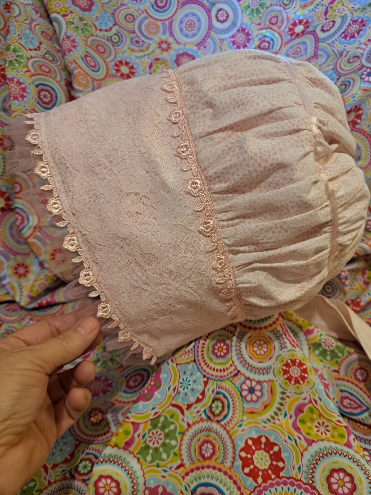 Bonnet, 21" front from earlobe to earlobe. cosplay, tie youth to small adult. gallery