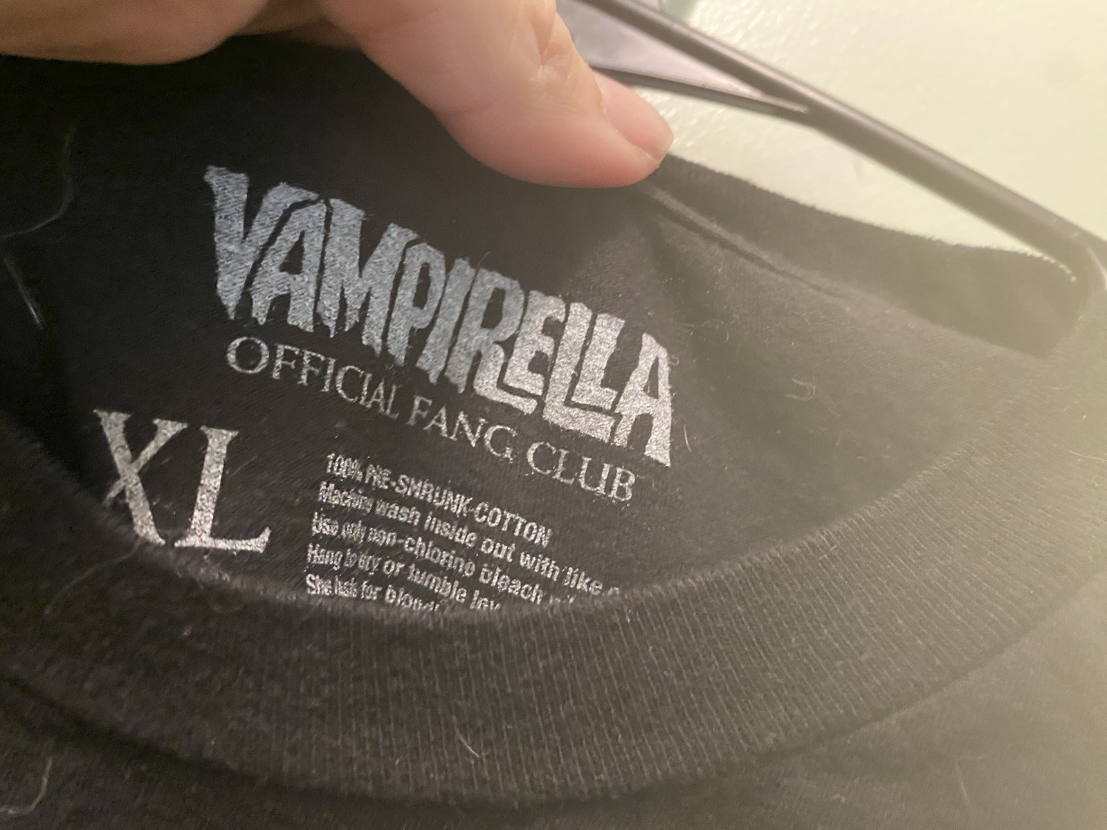 Vampirella Fright Rags Shirt XL Warren Harris Comic Dynamite Entertainment OOP gallery