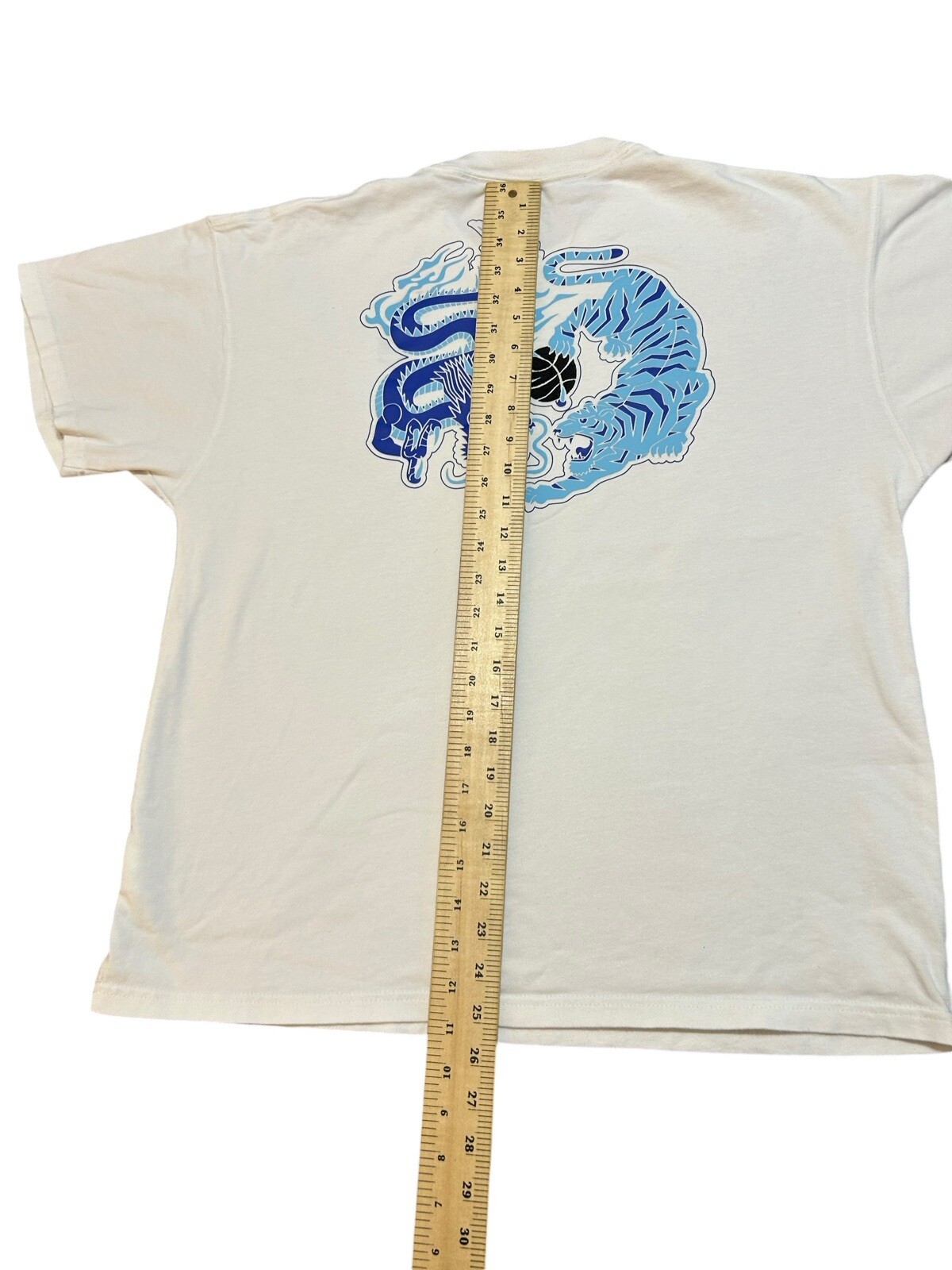 The Nike Tee Chinese Dragon Vs Tiger T-shirt Size Medium White Blue Short Sleeve gallery