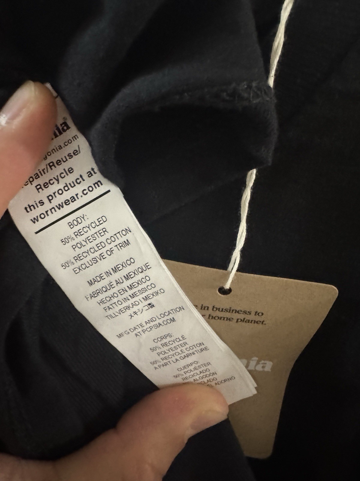 Patagonia Responsibili-Tee Dallas Wolf Graphic T-Shirt Black Men’s M 37728 BLK gallery