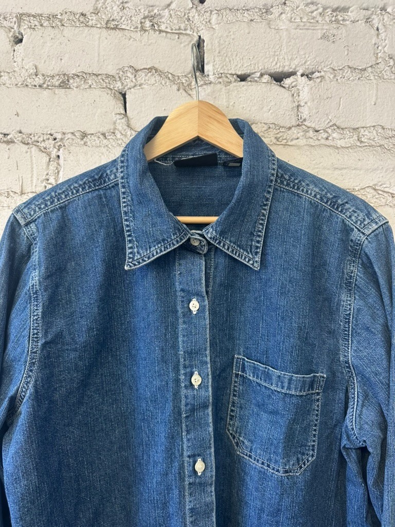 Gap Denim Shirt Unisex Medium Blue Button Up Chambray Workwear Classic Fit gallery
