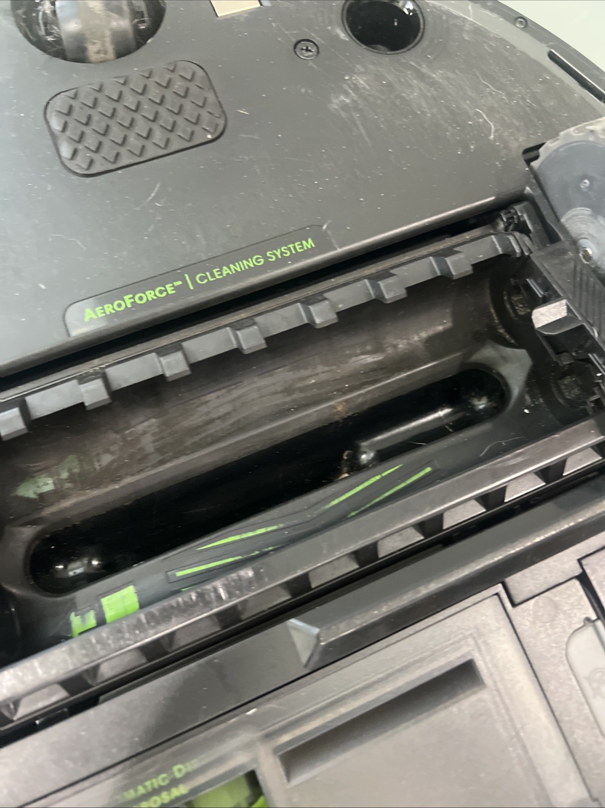 iRobot Roomba i3 with charger