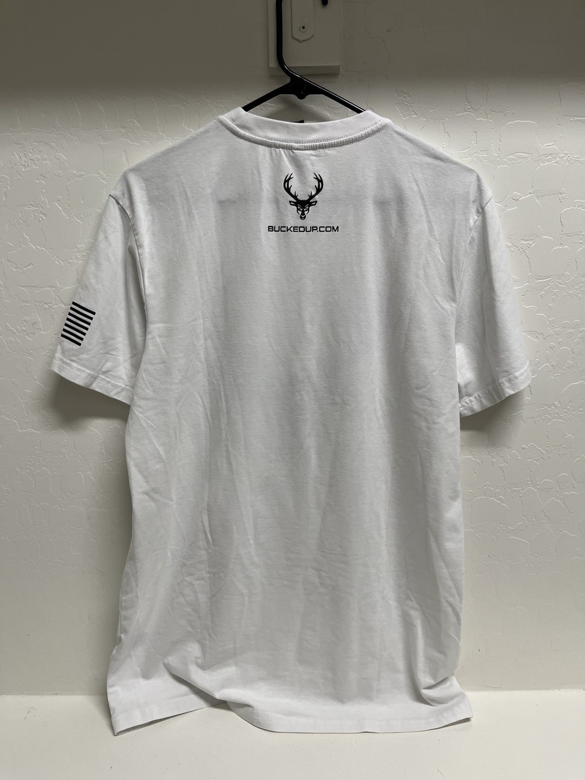 Bucked Up Mens Flag Logo White T Shirt Large New Without Tags Fitness Lifting gallery