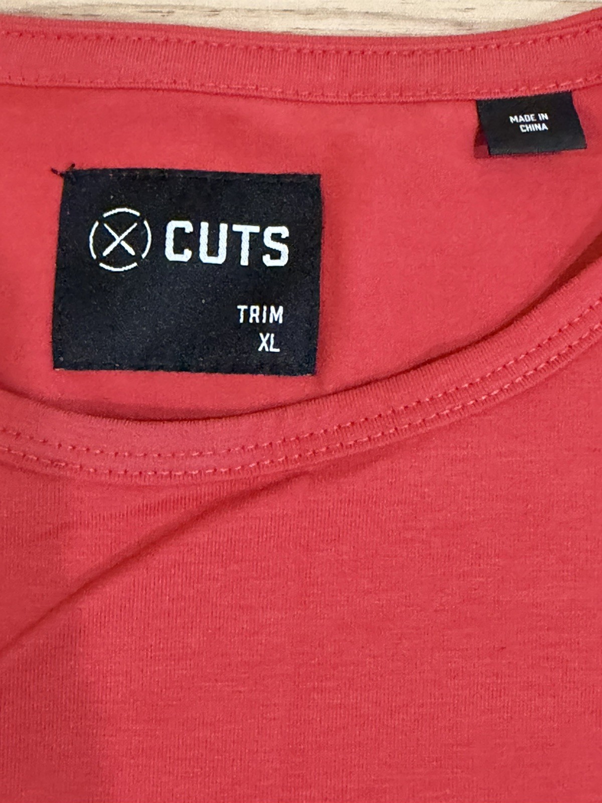Cuts Clothing Crew Neck T-Shirt Men's XL Trim Fit Red Coral Curved Hem gallery