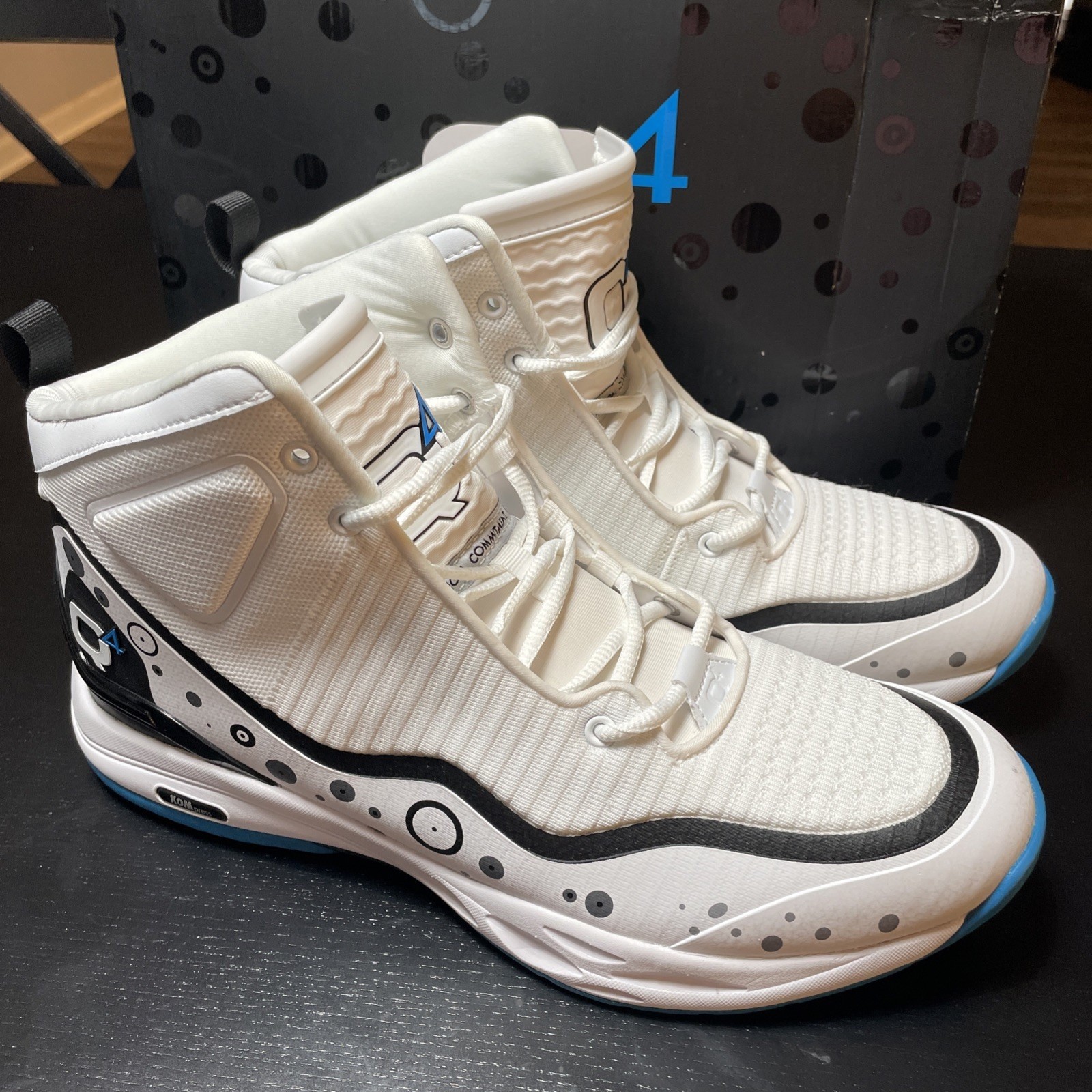Q4 Basketball Shoes Size 11.5 Mens White + Aster Blue MB-014 Compress cushioning