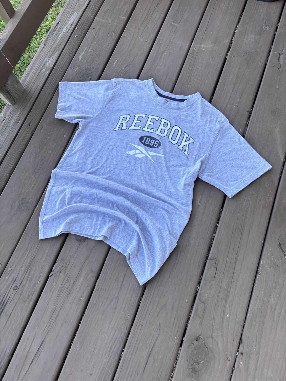 Vintage Reebok 1895 Heritage Logo T-Shirt Sportswear Grey Mens Small Y2K Retro gallery