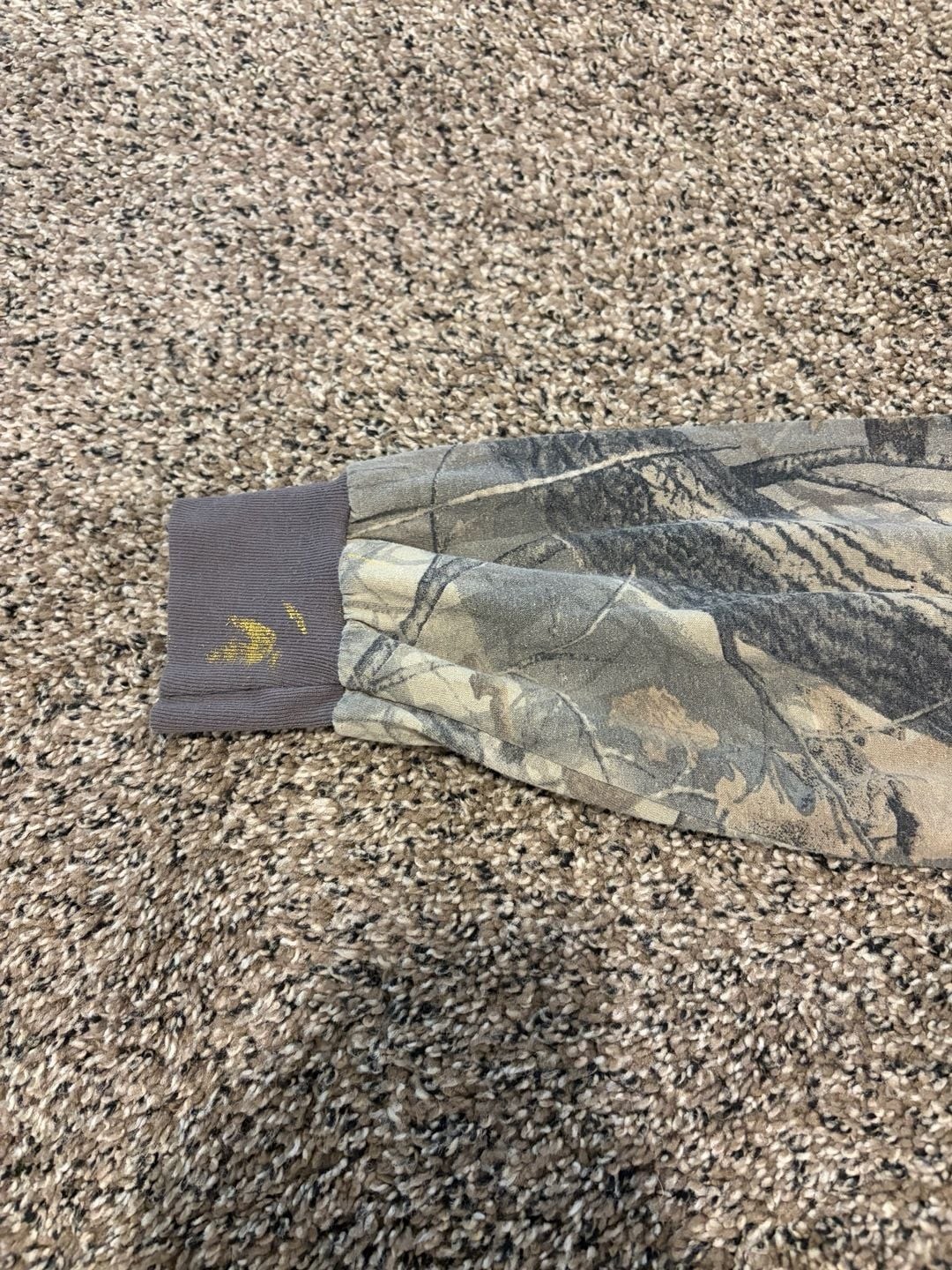 Vintage RedHead Realtree Hardwoods 20-200 Camo Long Sleeve Pocket T-Shirt gallery
