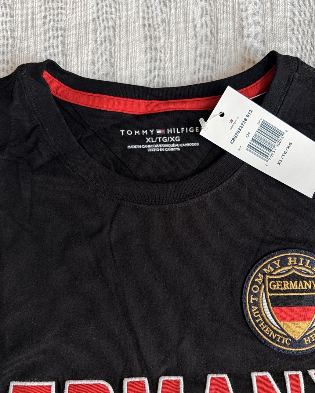 Tommy Hilfiger Germany Men’s XL T-shirt Patches/Embroider New With Tags (23x29) gallery