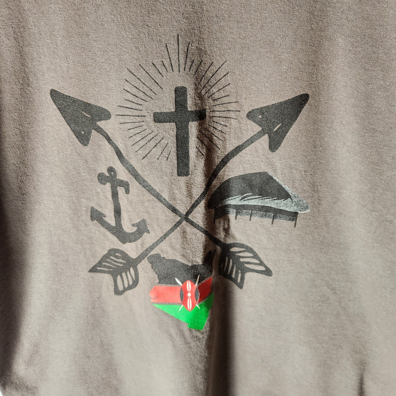 Gildan Ultra Cotton M Kenya Flag Cross Arrow Anchor Graphic T-Shirt Gray gallery