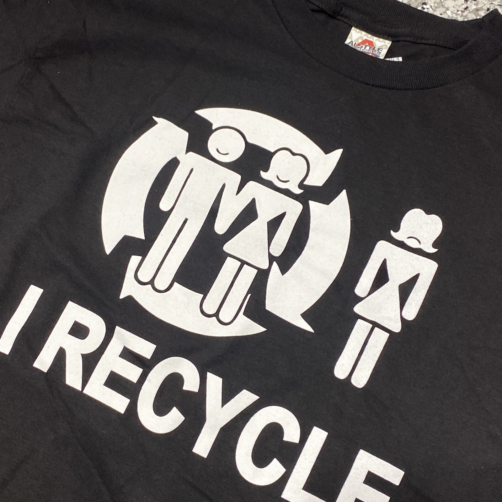 Spencer’s “I recycle” Dating Girls Black Shirt Size Medium Funny Gift NWOT gallery