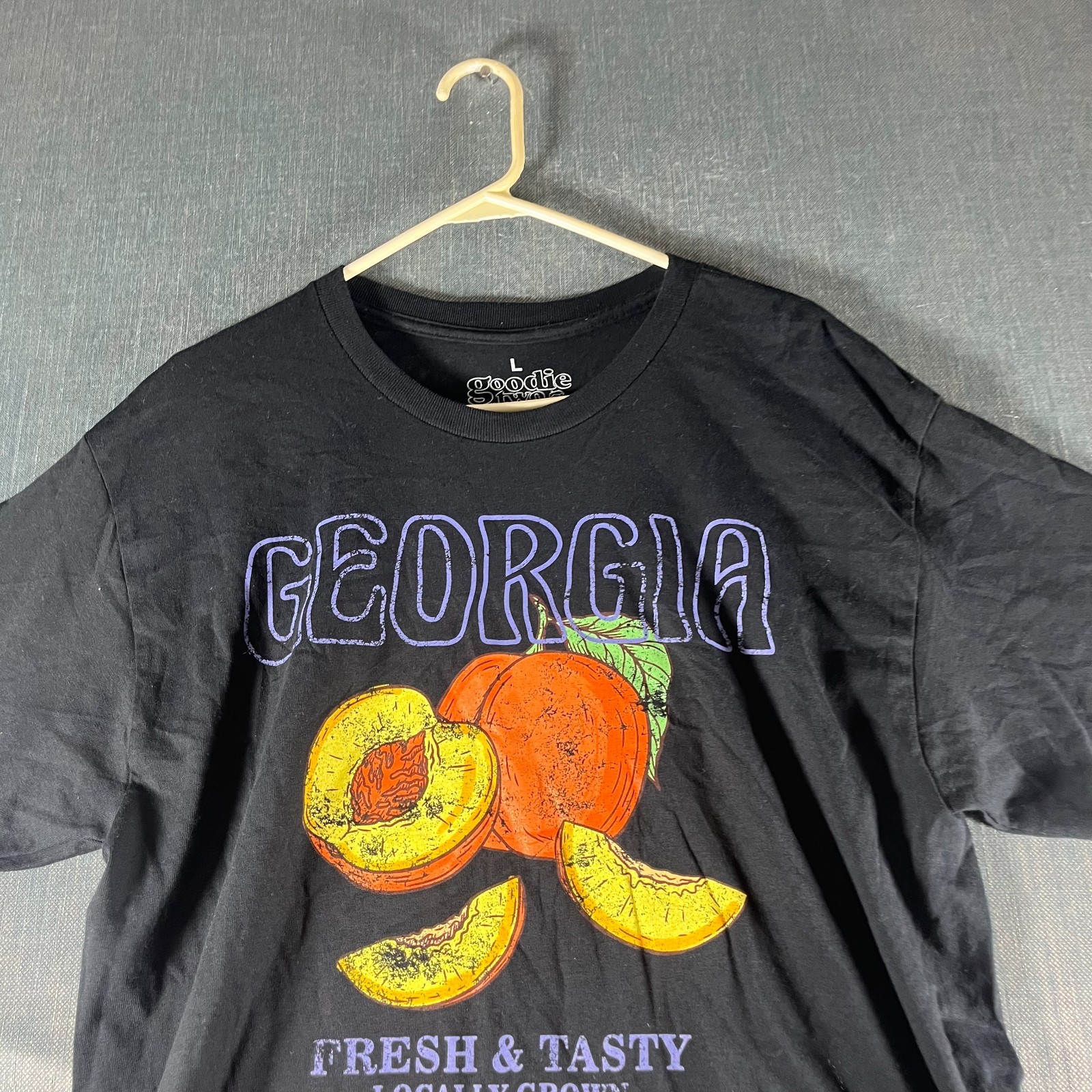 Goodie Two Sleeves Men's T-Shirt Size L Black Georgia Peach Graphic Funny Cotton gallery