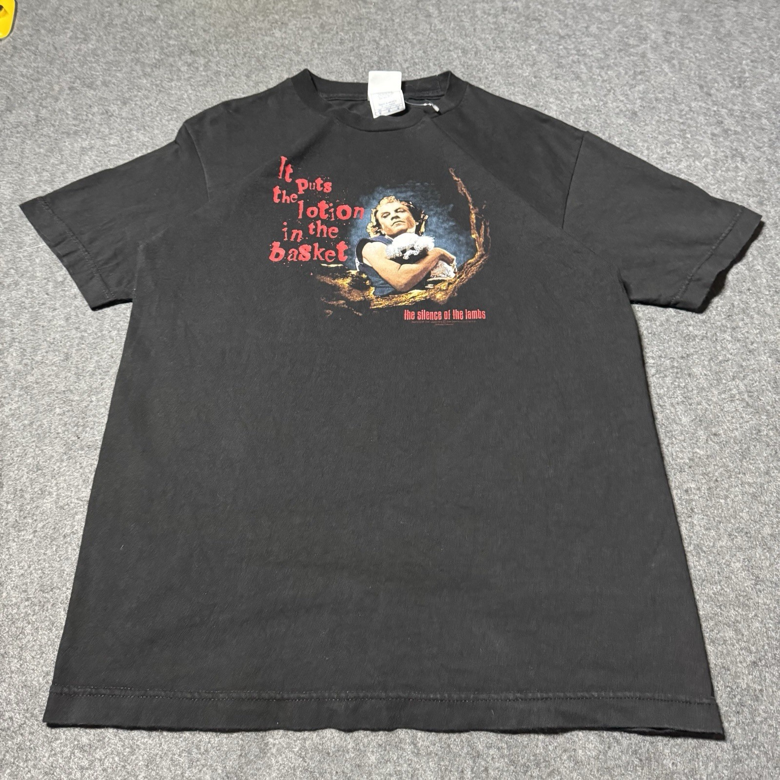 Vintage 2004 Silence of the Lambs Graphic Movie Promo T-shirt Size M Grunge gallery