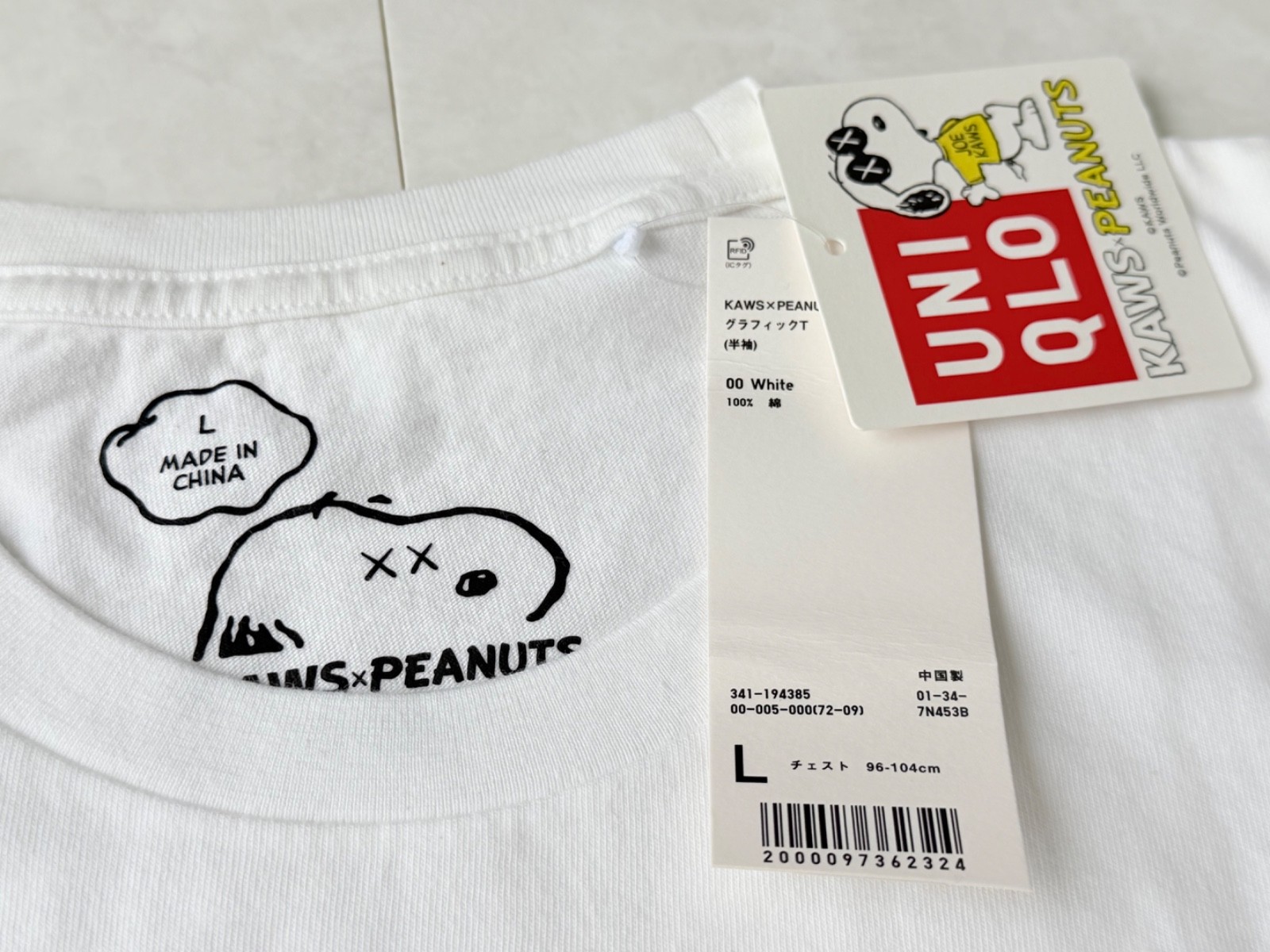 KAWS x PEANUTS Snoopy x UNIQLO NWT T-Shirt Size L White gallery