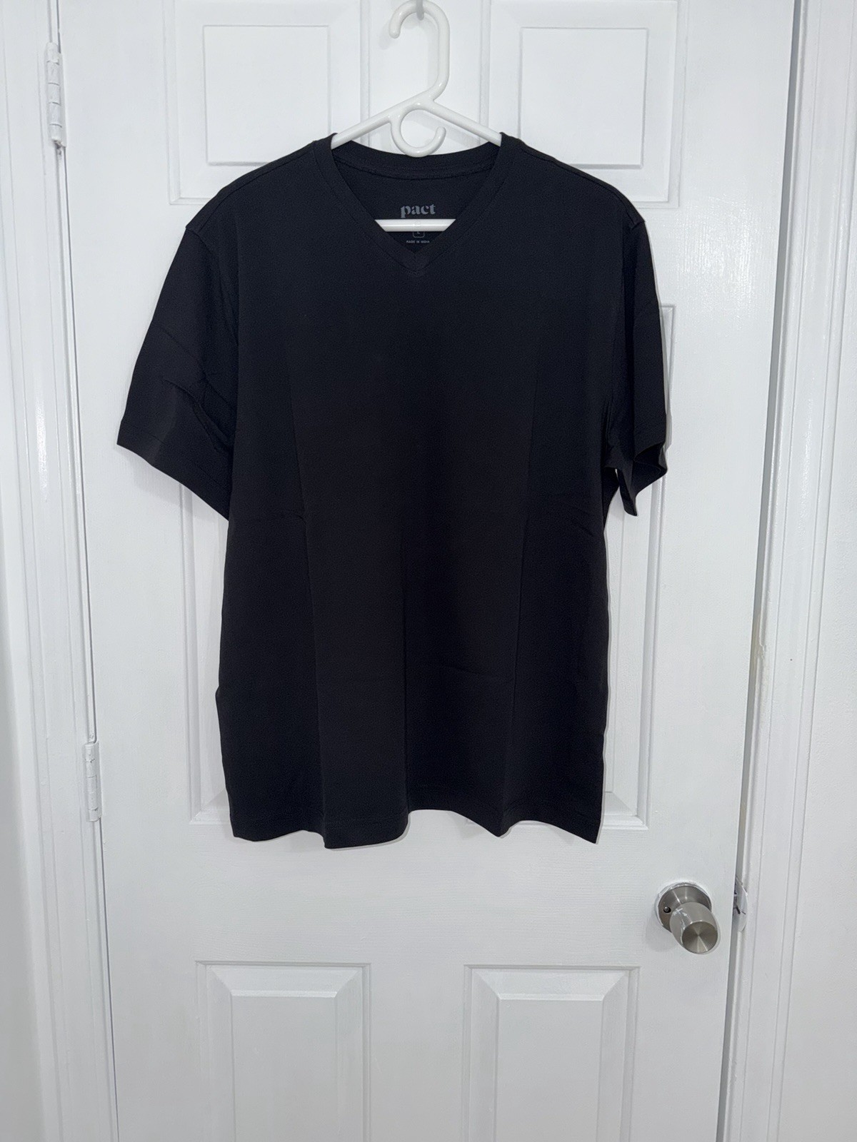 NWOT-Pact-Men’s Organic SoftSpun Essential V-Neck Tee-Black- Size (LARGE) gallery