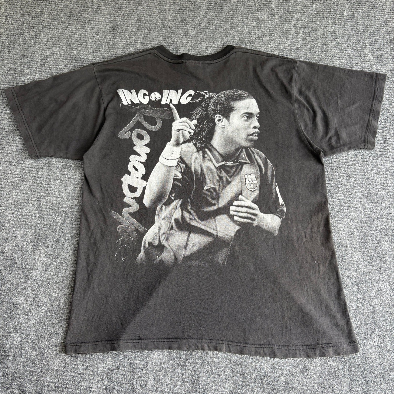 Gold Paddy Ronaldinho FC Barcelona Graphic T-Shirt Faded Black Mens XL gallery