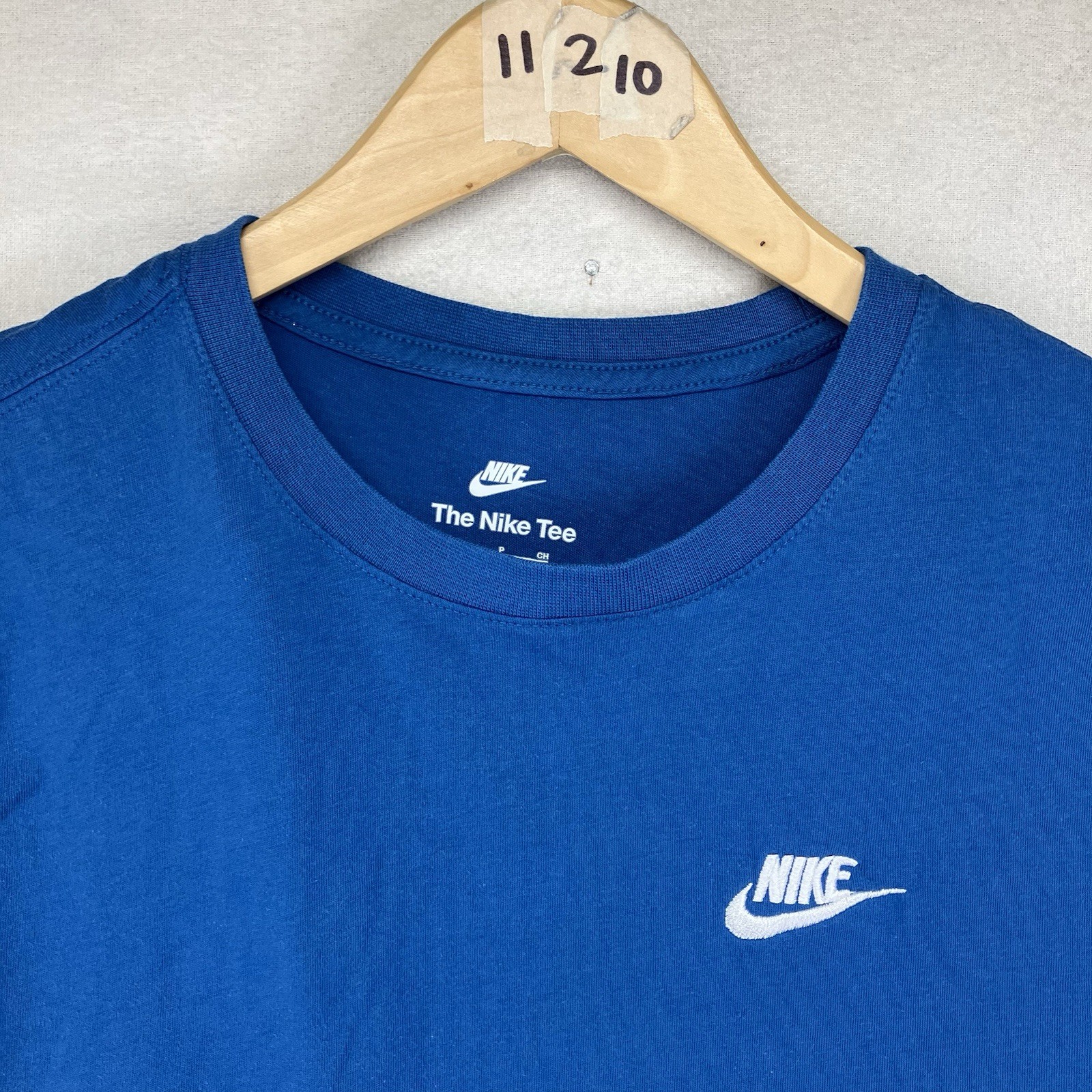 Classic Nike Men’s T-Shirt Cobalt Blue Crewneck SS Small Swoosh Logo Sz Small gallery