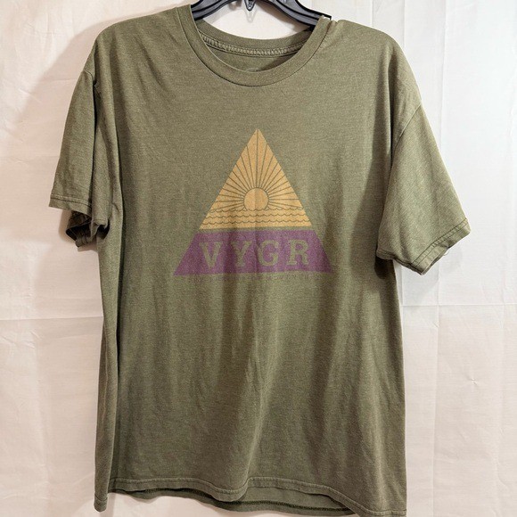 Voyager Men’s Olive Green The Pursuit of Adventure Graphic T-Shirt Large
