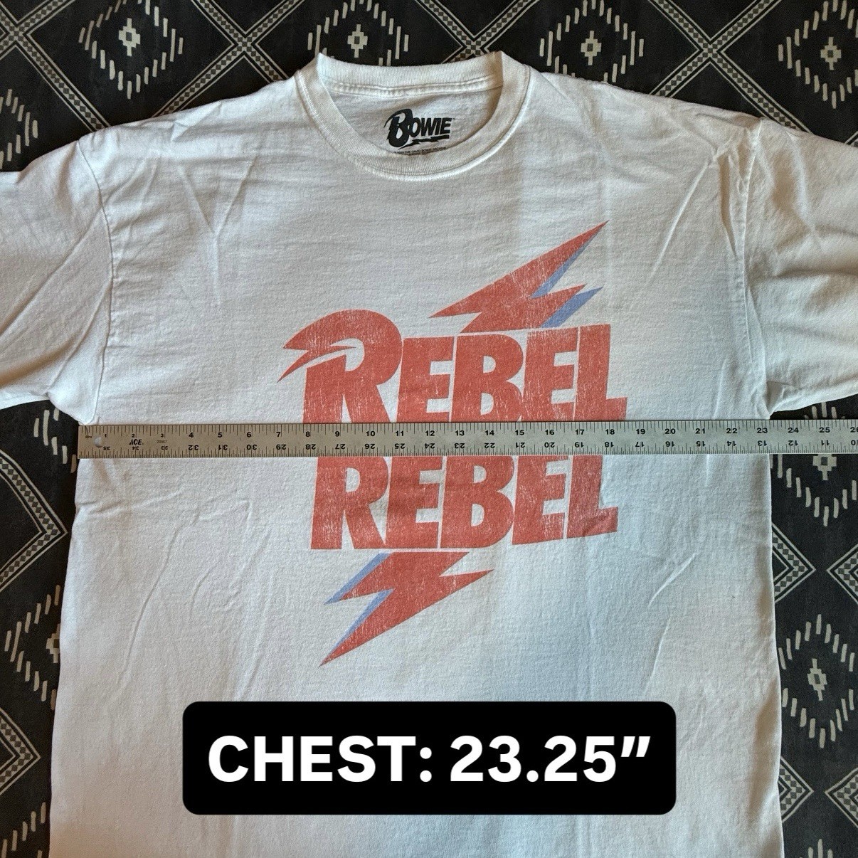 DAVID BOWIE Rebel Rebel Licensed Glam Rock T-Shirt 2020. XL Preowned NV gallery