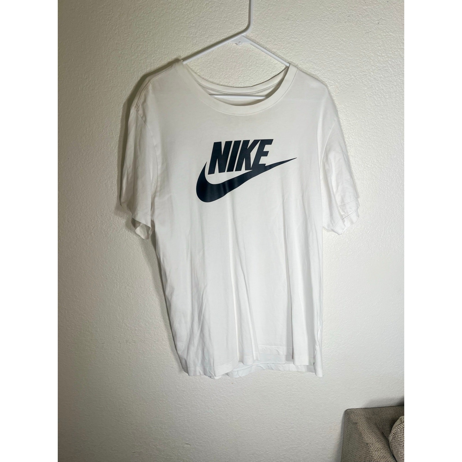 Nike XL white T-Shirt w/black Nike design-used good gallery