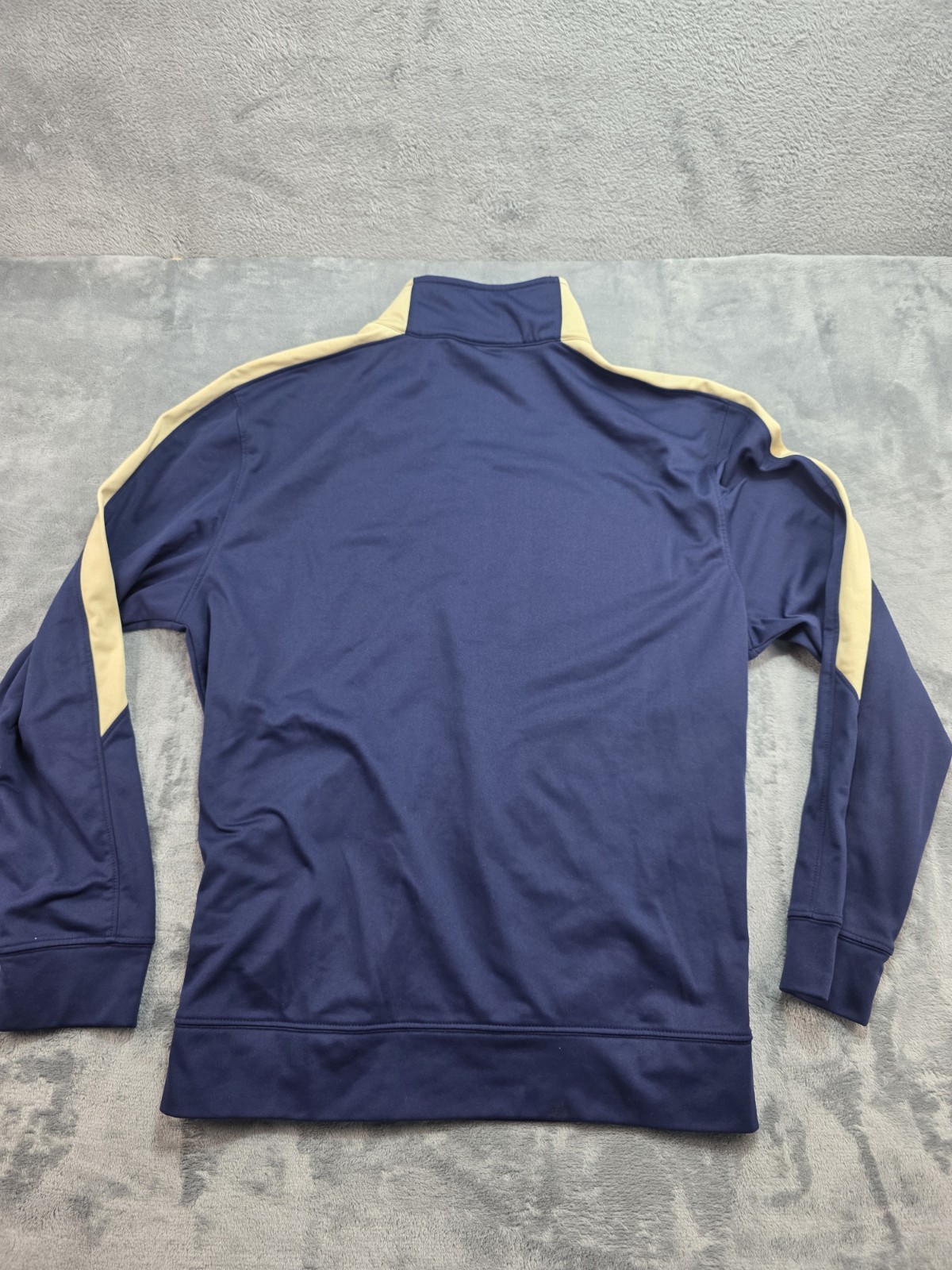 Wholesale Lot Of 8 Mens Vtg/Modern Day T-shirts & Zip Up Size M Assorted Mix gallery