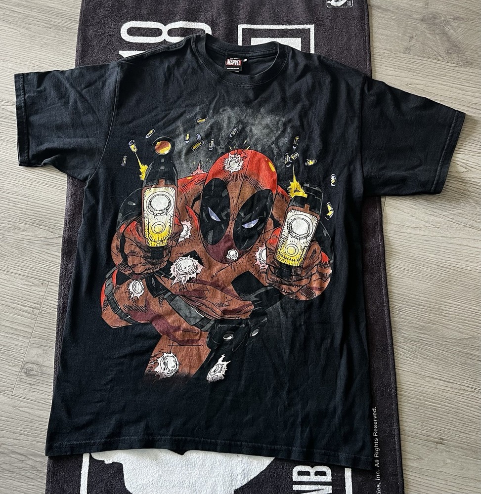 Vintage Marvel Comic Mad Engine Deadpool Pistols T-Shirt Size Medium Black Y2K
