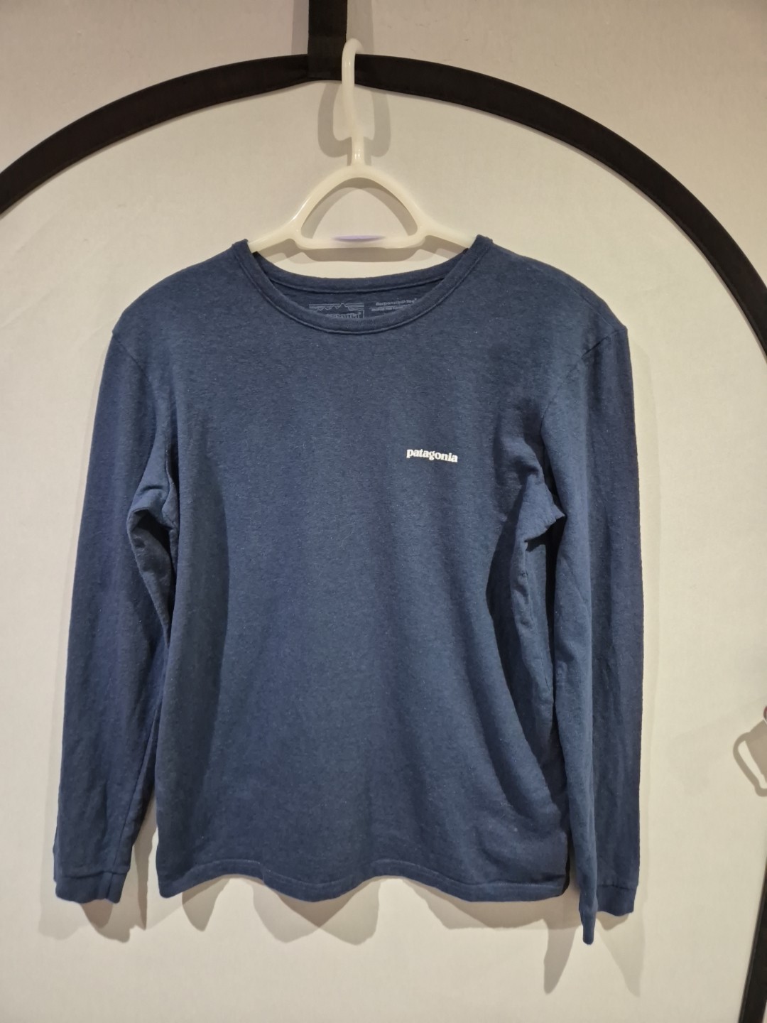MENS PATAGONIA LONG SLEEVE P-6 LOGO RESPONSIBILI-TEE SIZE SMALL gallery