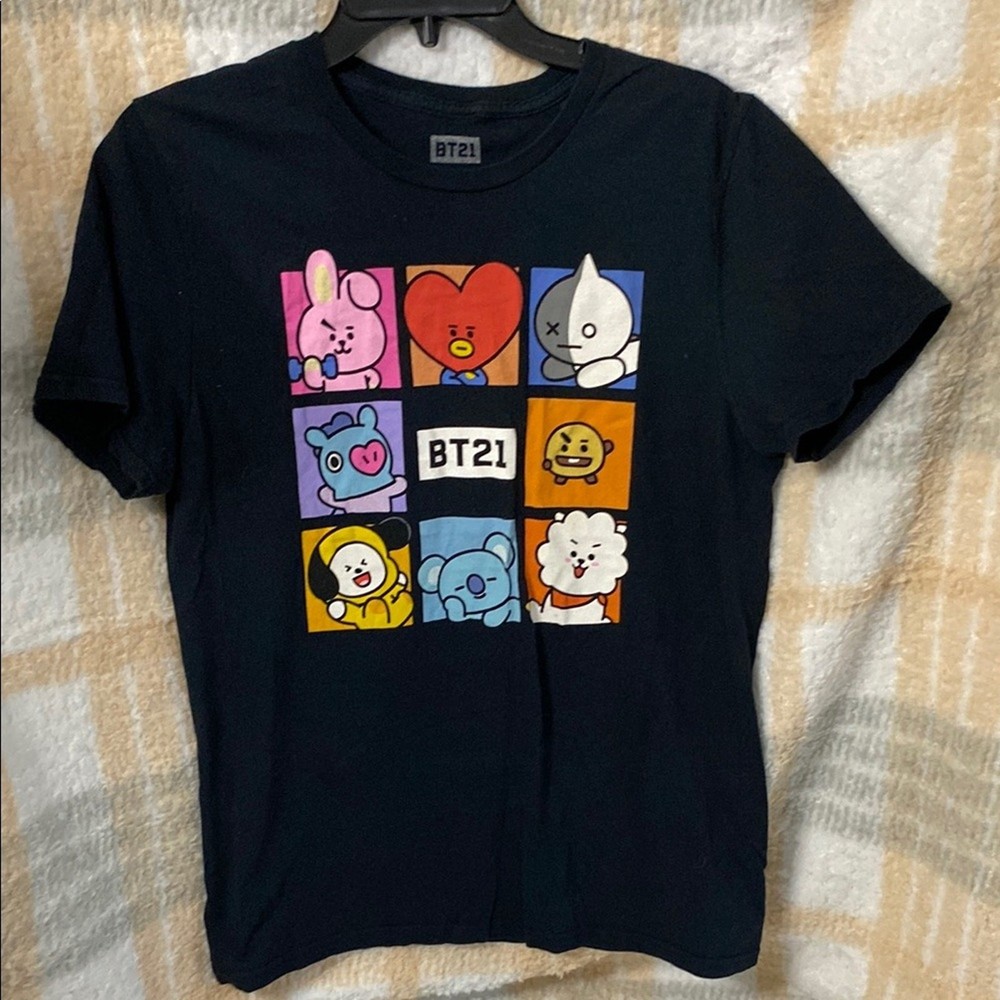 BT21 Black Graphic T-Shirt Medium