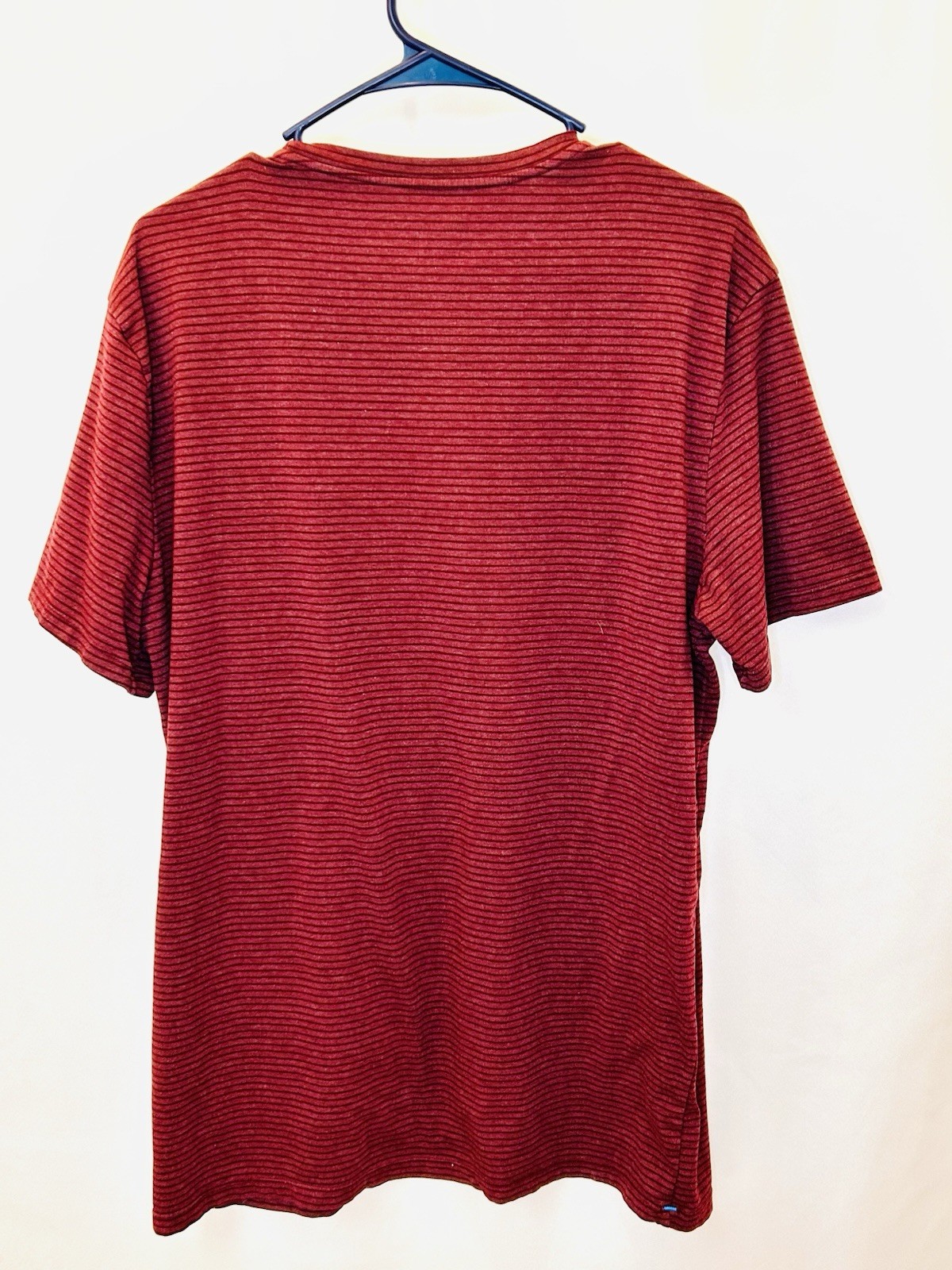 Columbia Sportswear Men’s XL Red Striped Super Soft Crew Neck T-shirt gallery